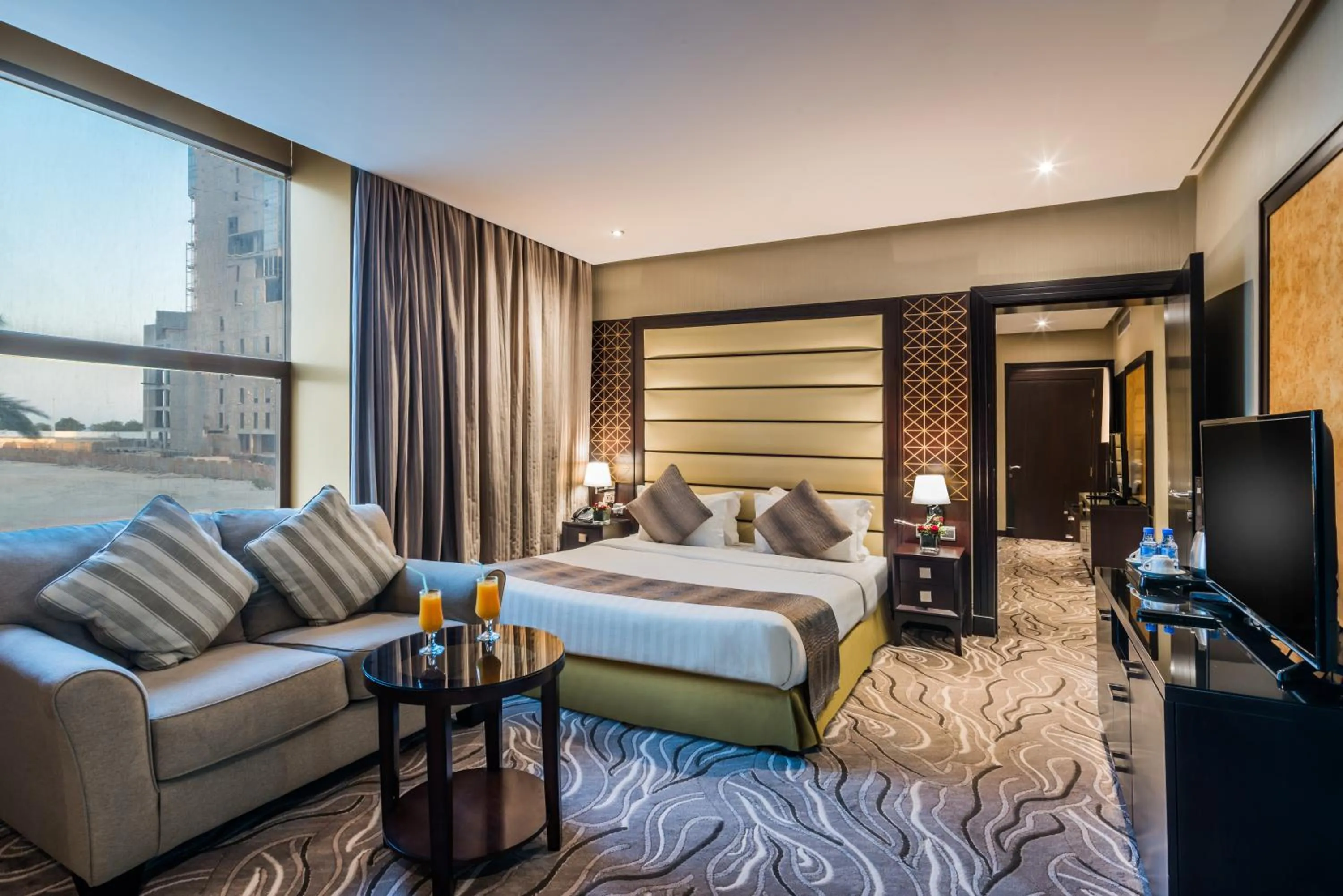 King Suite with Sea View in Naviti Warwick Al Khobar