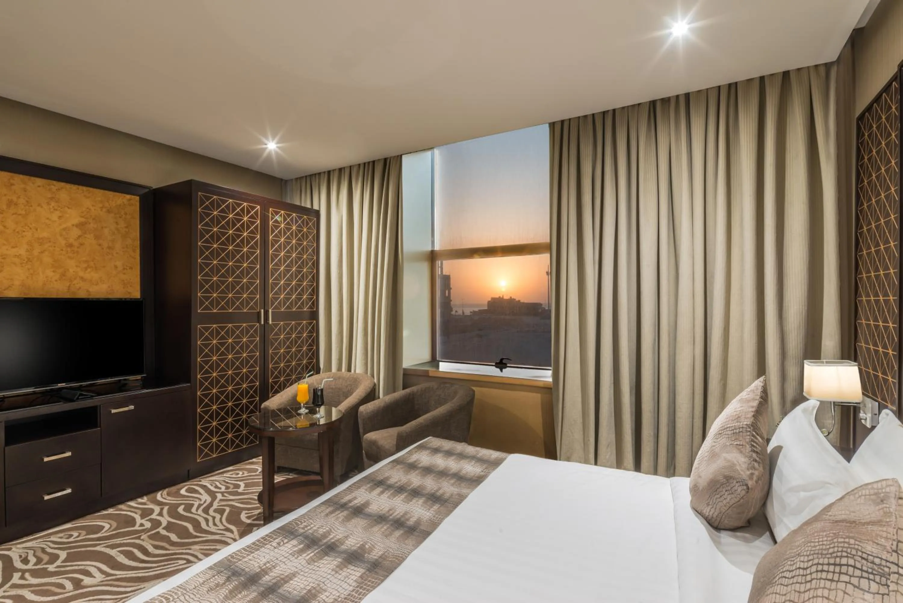 Deluxe Double Room with Sea View in Naviti Warwick Al Khobar