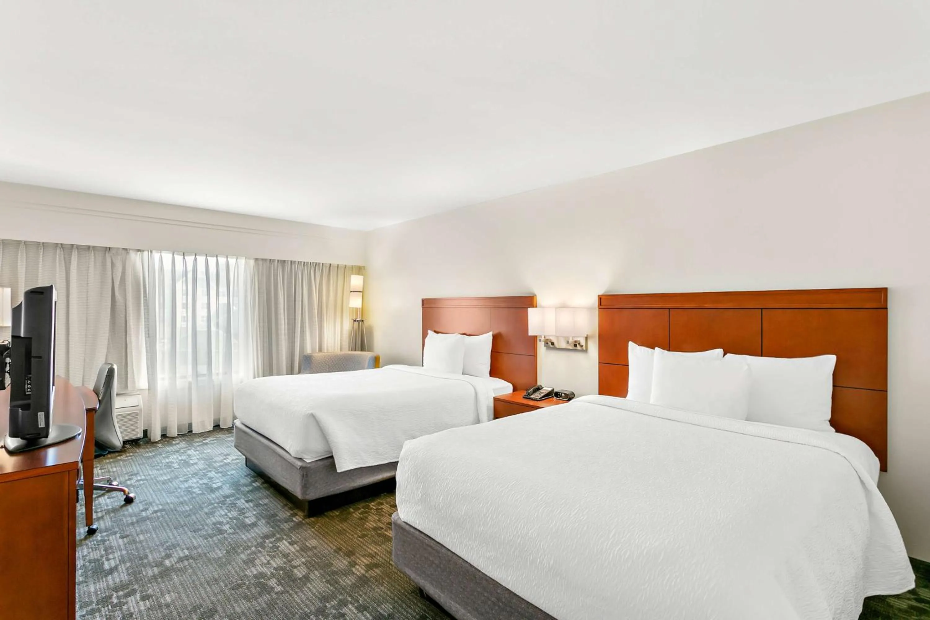 Double Room with Two Double Beds and Roll-In Shower - Mobility/Hearing Accessible in Sonesta Select Greenbelt College Park