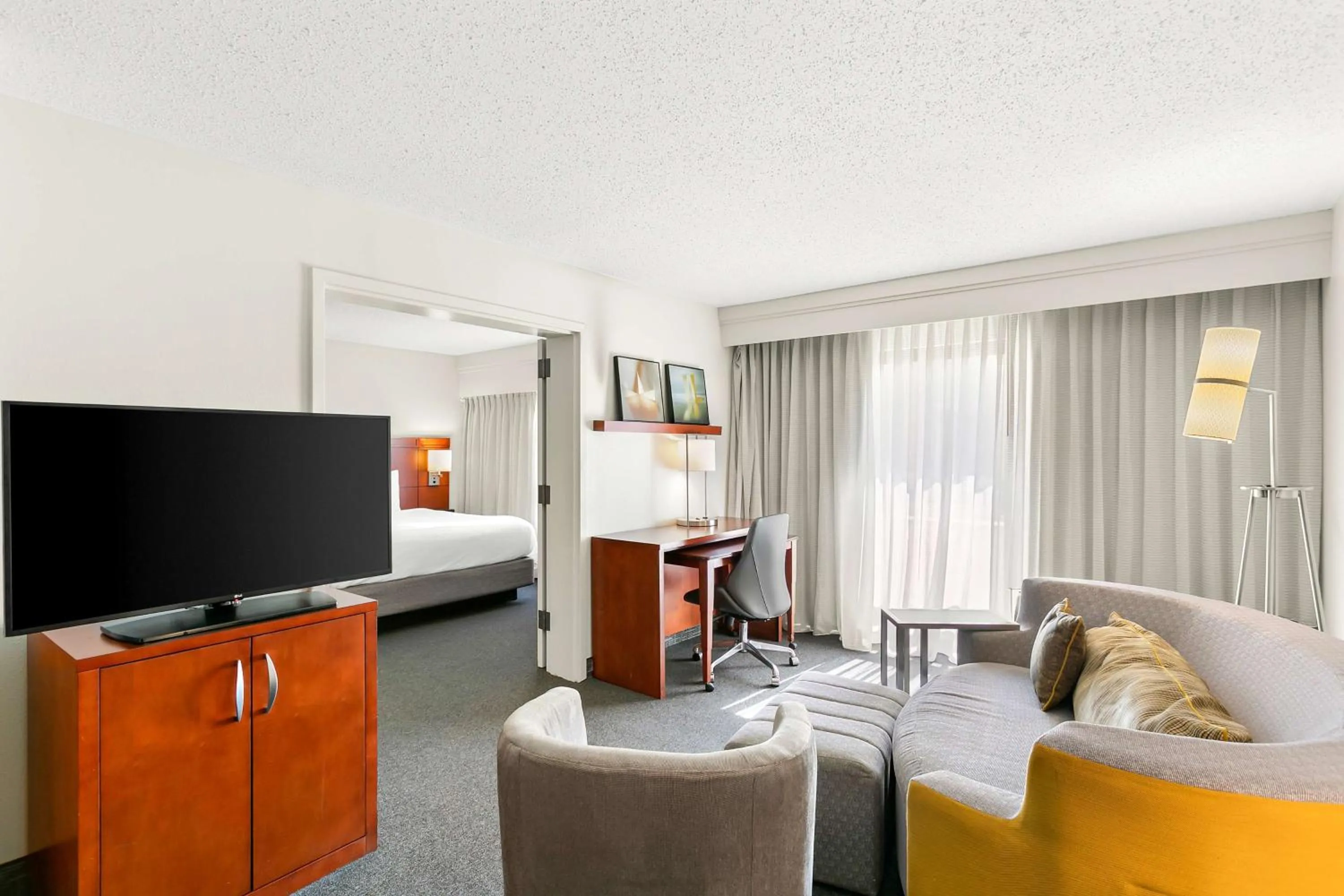 One-Bedroom King Suite in Sonesta Select Greenbelt College Park