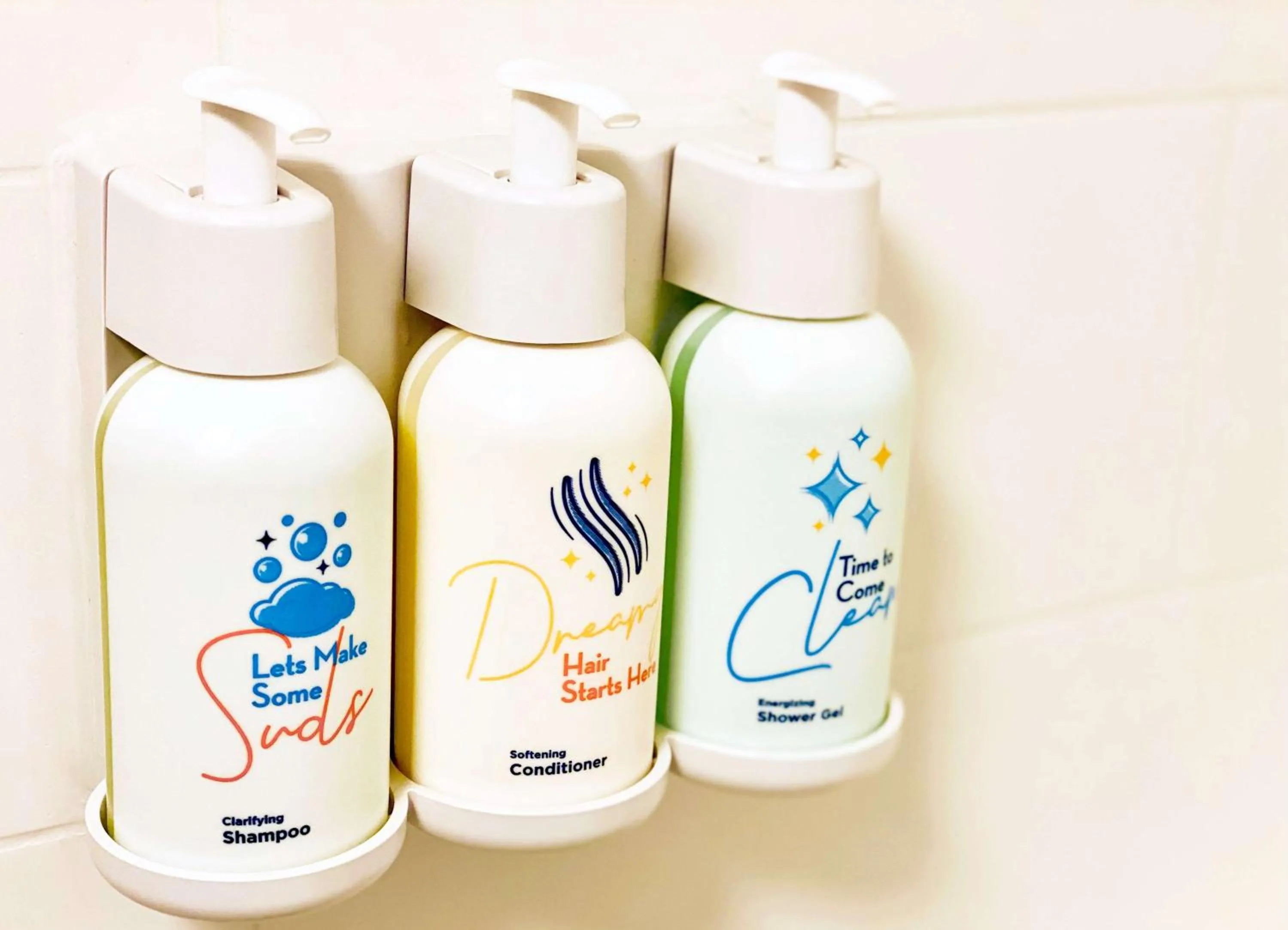 Guestroom Two Queens with Roll-In Shower - Mobility/Hearing Accessible  in Sonesta Select Charlotte University Research Park