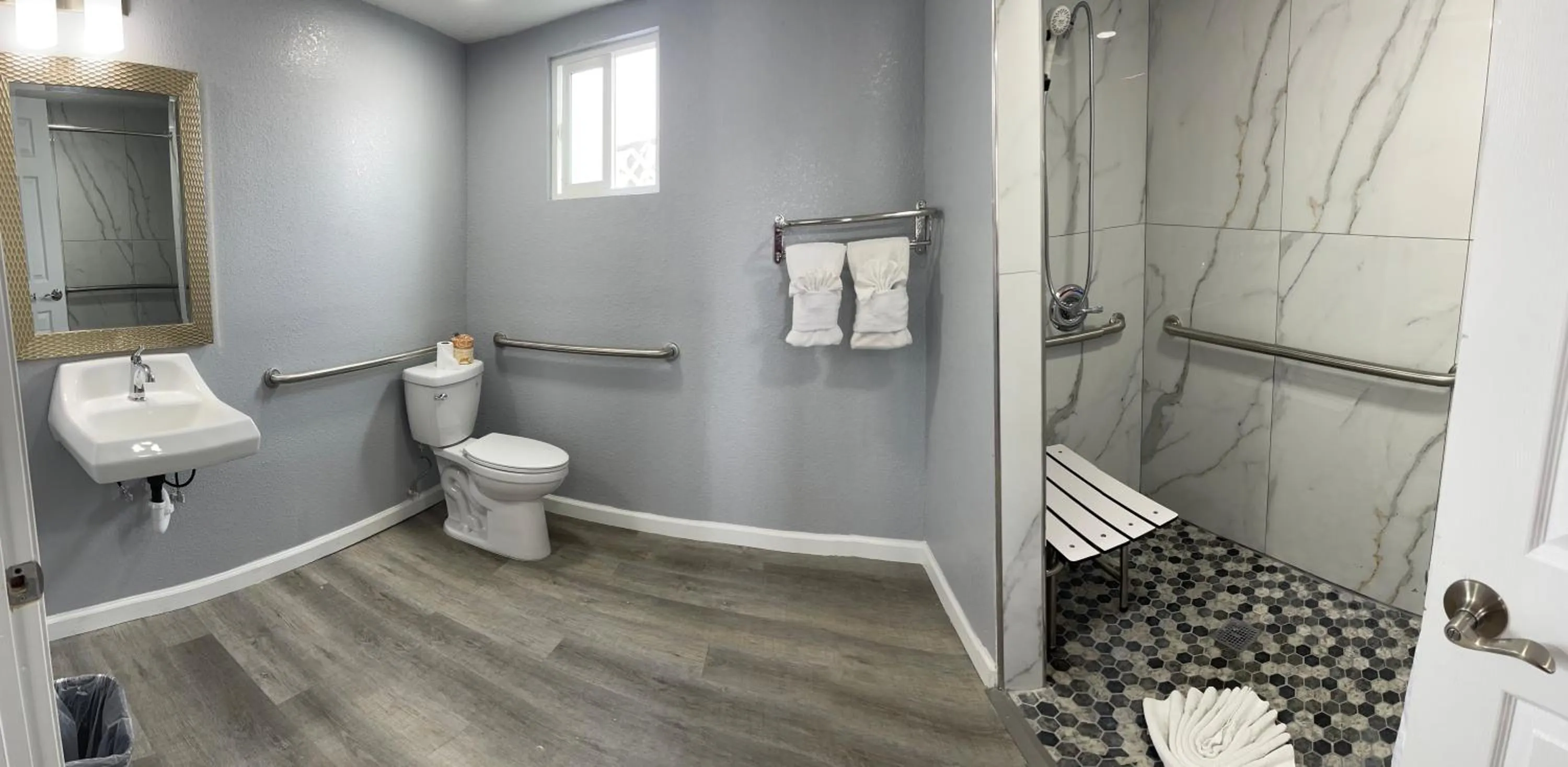 Queen Room - Disability Access in Sea Garden Inn