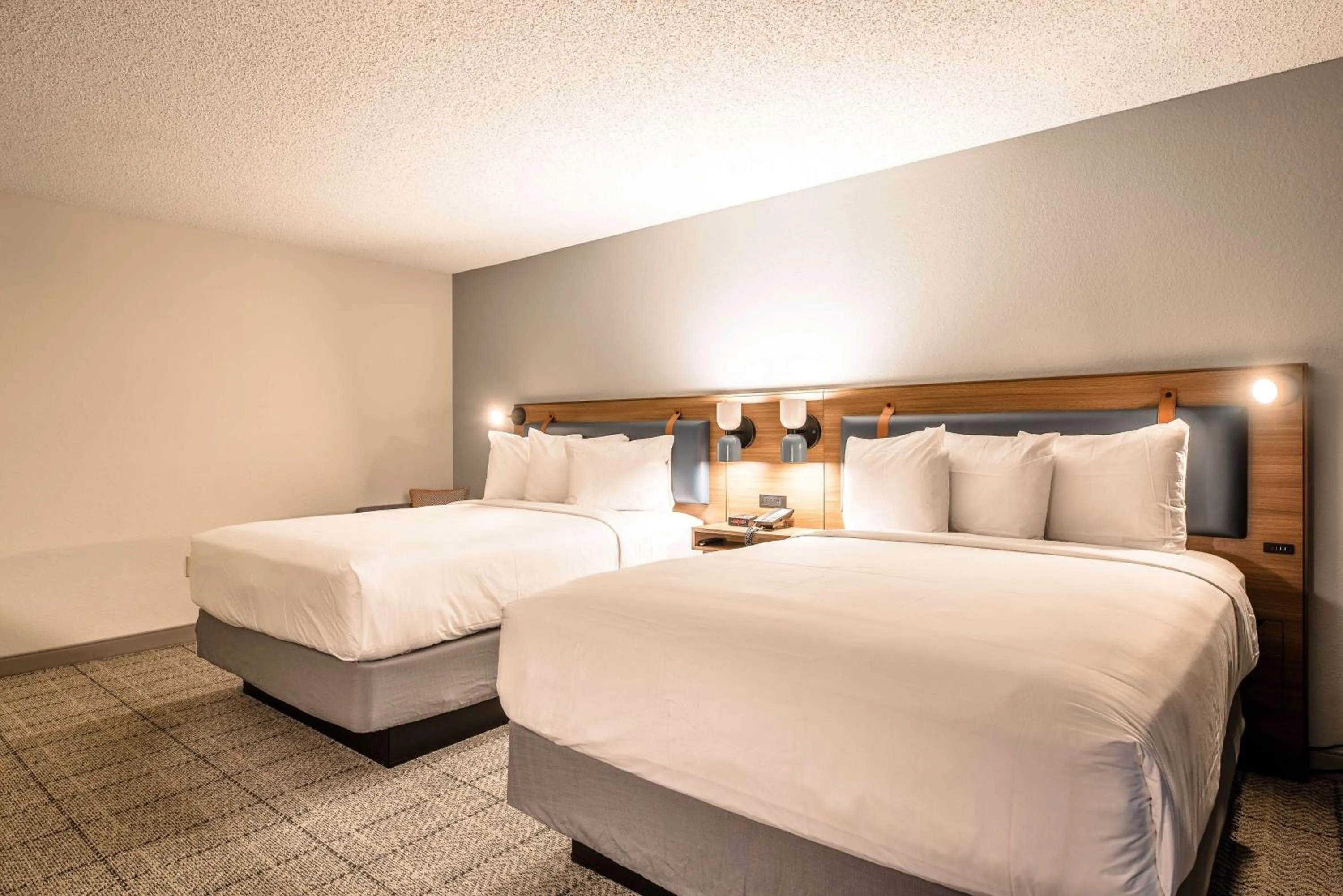 Queen Room with Balcony in Sonesta Select Dallas Richardson