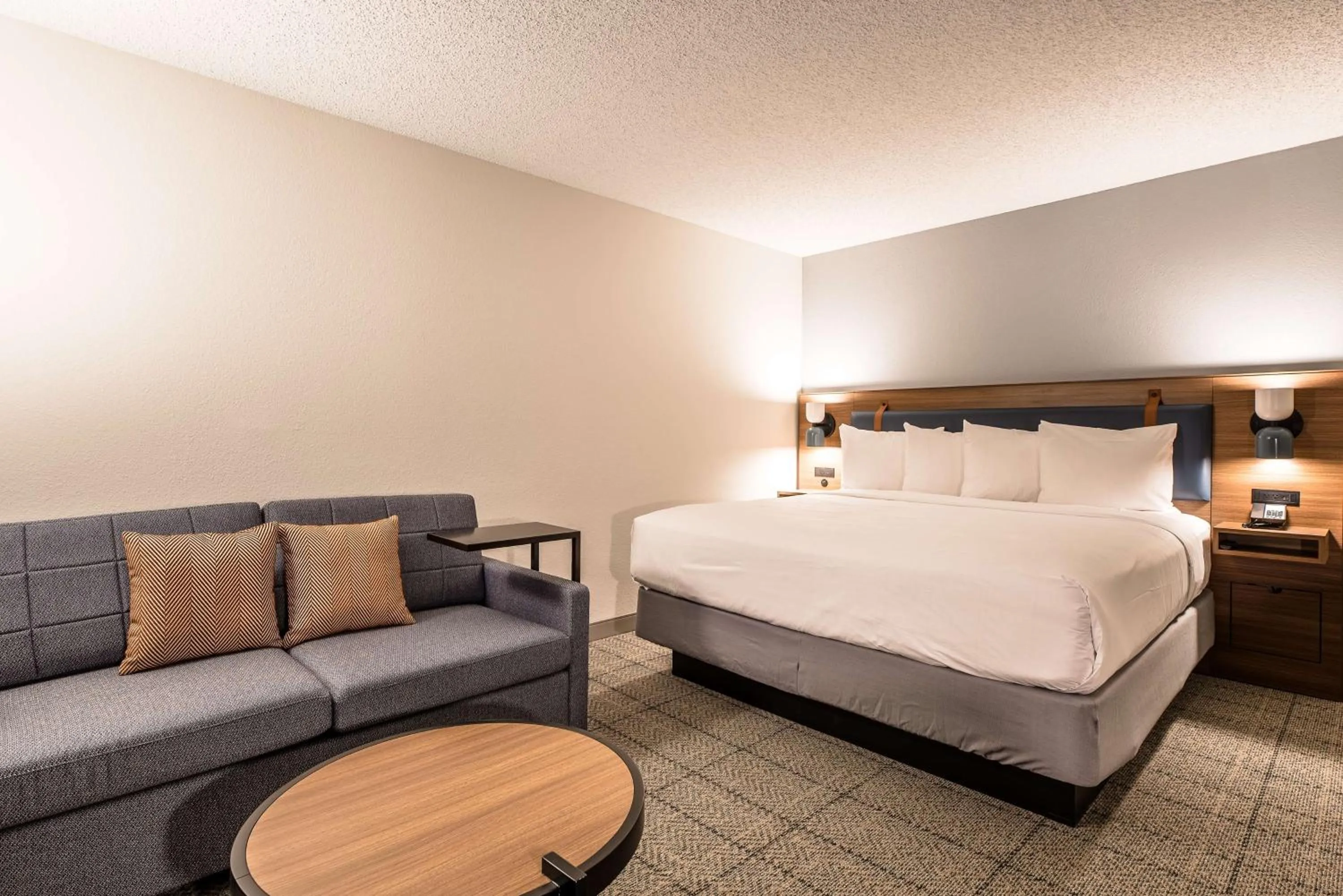 Deluxe - Balcony/Patio - King in Sonesta Select Dallas Richardson