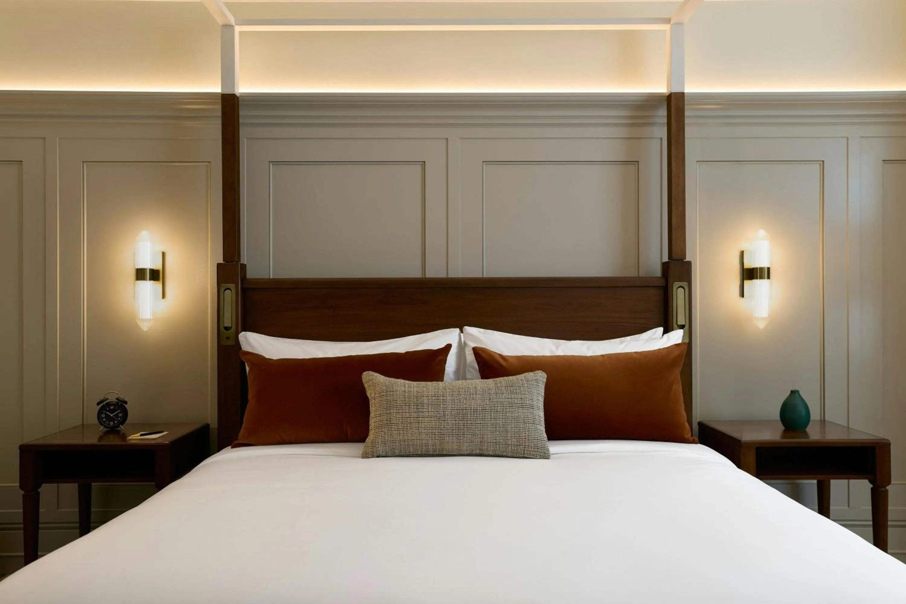 Standard King Room - Hearing Accessible in Dearborn Inn, Autograph Collection