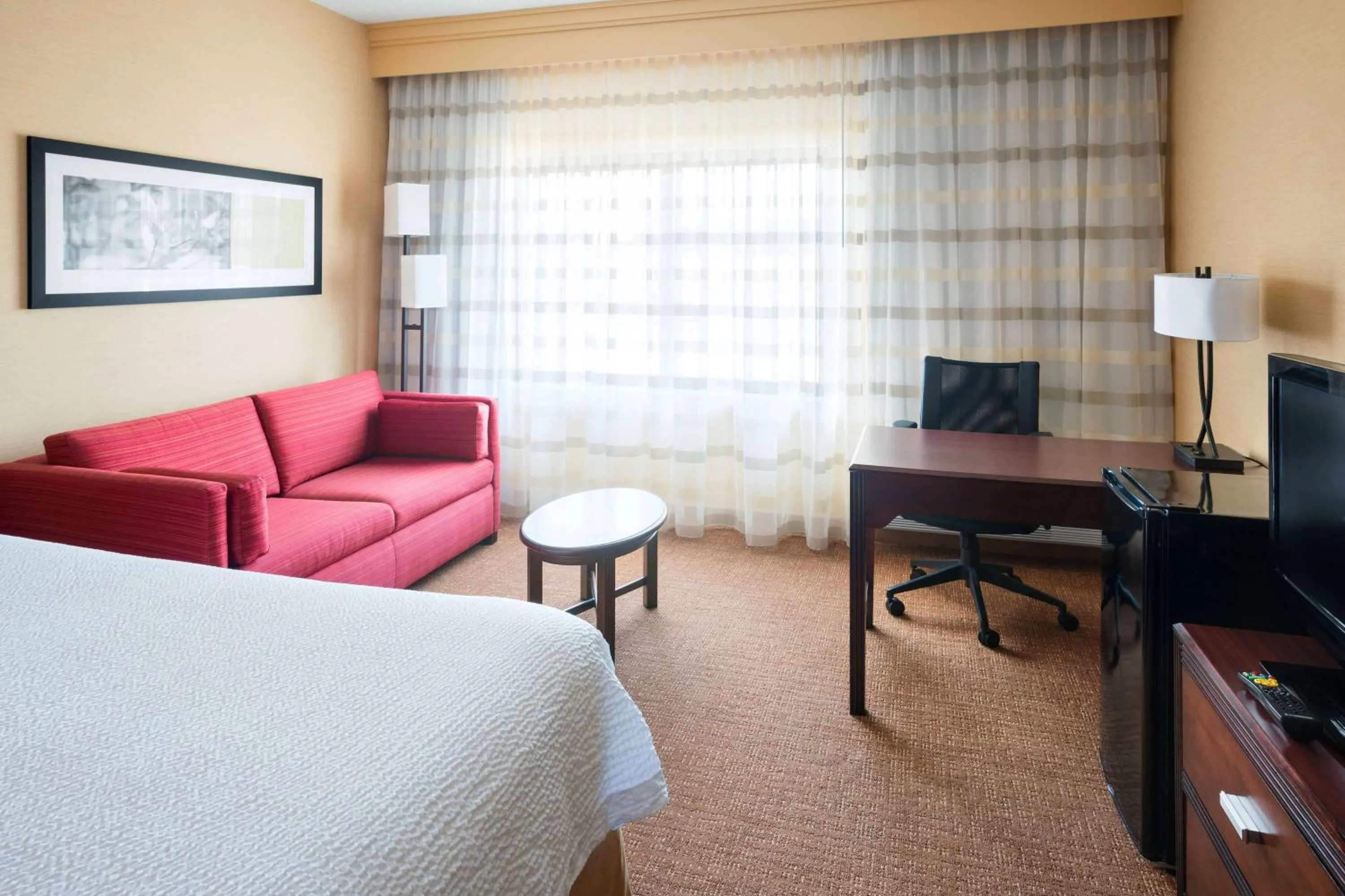 One-Bedroom King Suite with Balcony in Sonesta Select Detroit Novi