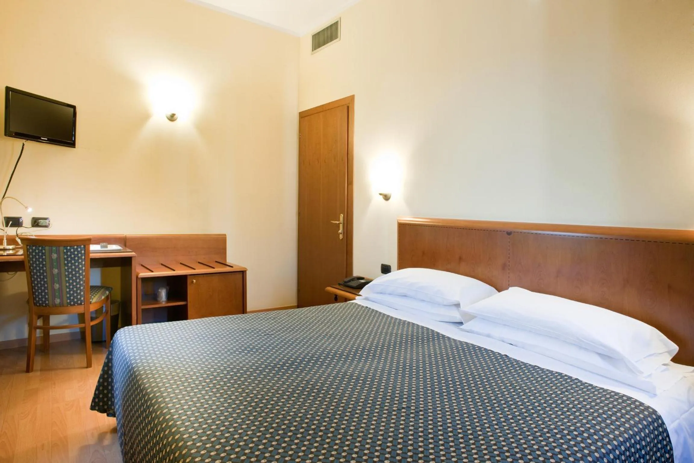 Standard Triple Room in LVG Hotel Collection - Gardenia