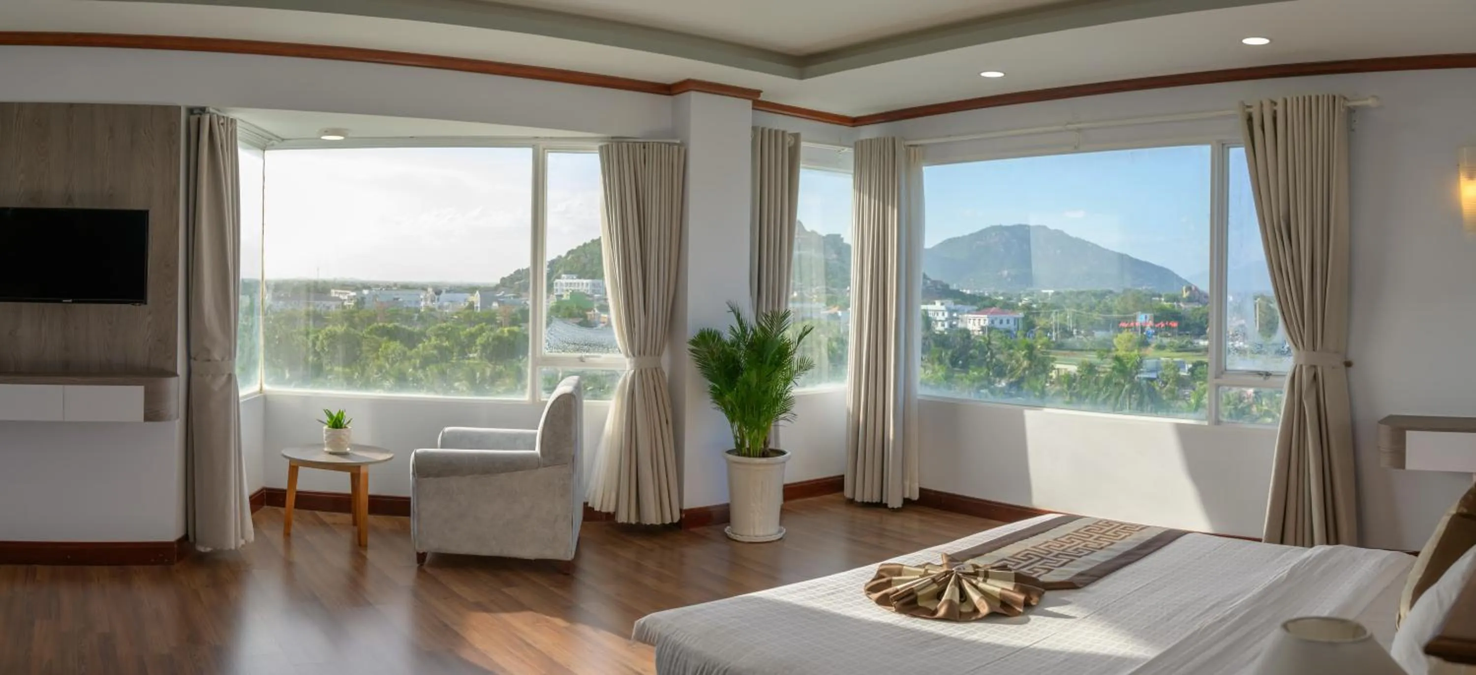 Superior Business Double Room in Saigon - Ninh Chu Hotel & Resort