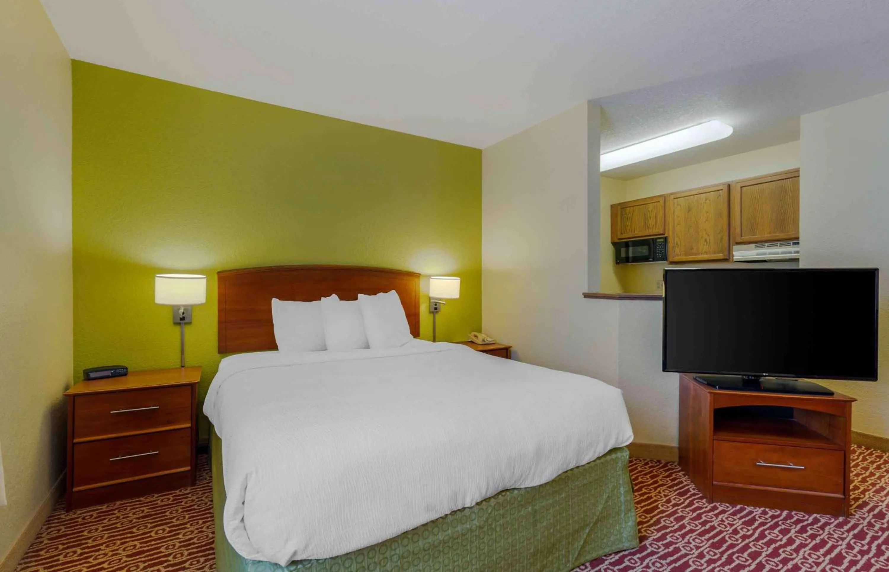 Deluxe studio 1 Queen Bed Non-Smoking in Extended Stay America Suites - Chantilly - Dulles