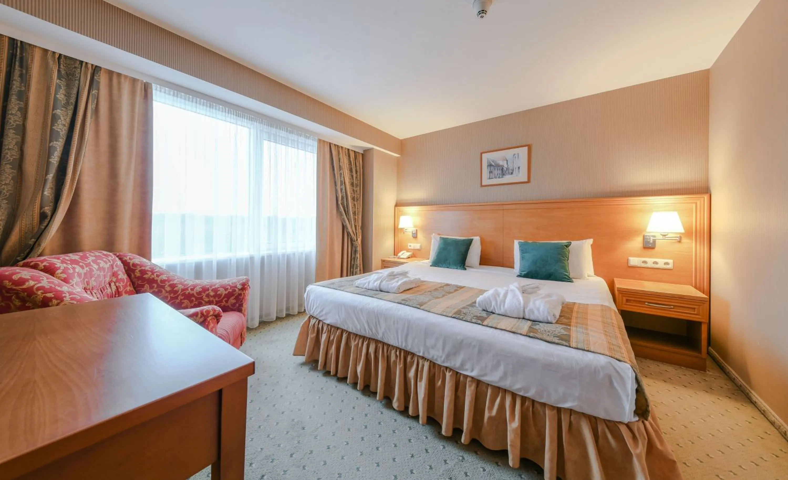 Suite in VILNIUS PARK PLAZA HOTEL, Restaurant & Terrace, Panorama Bar, Conference & Banquet Center