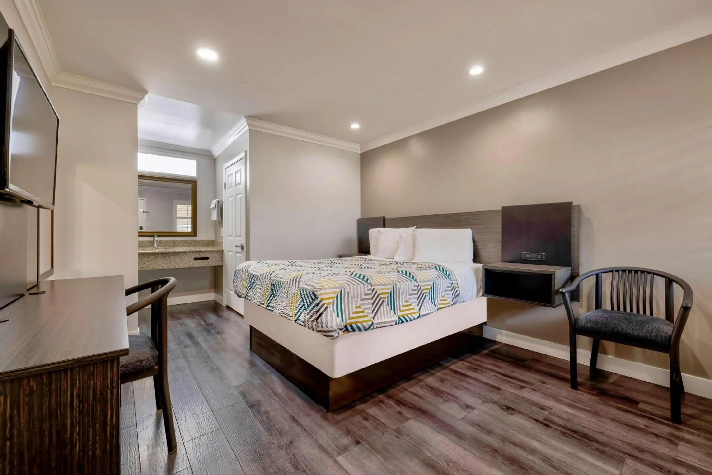 Queen Room - Smoking in Motel 6 South Gate CA