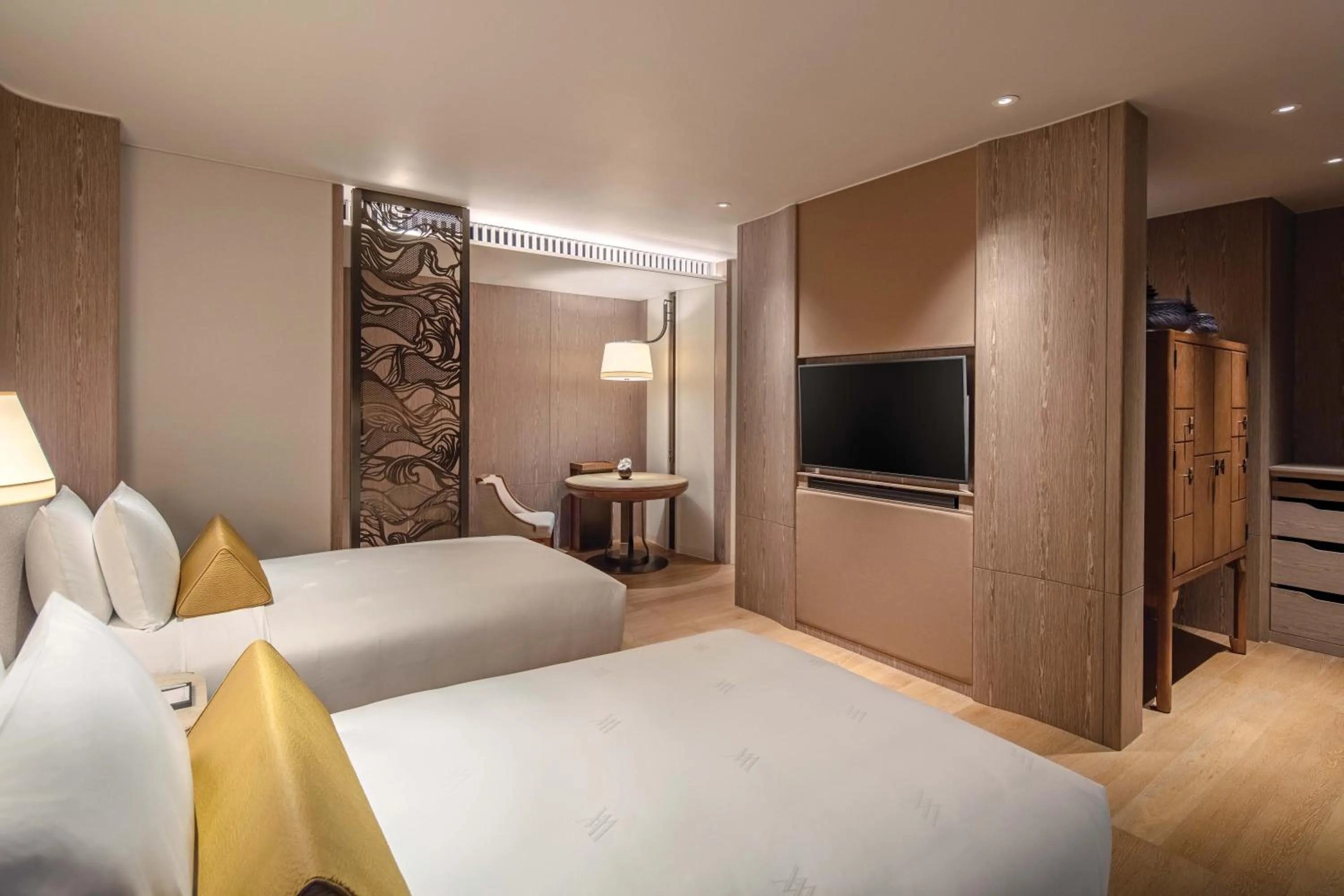 Deluxe Twin Room with City View in Waldorf Astoria Bangkok