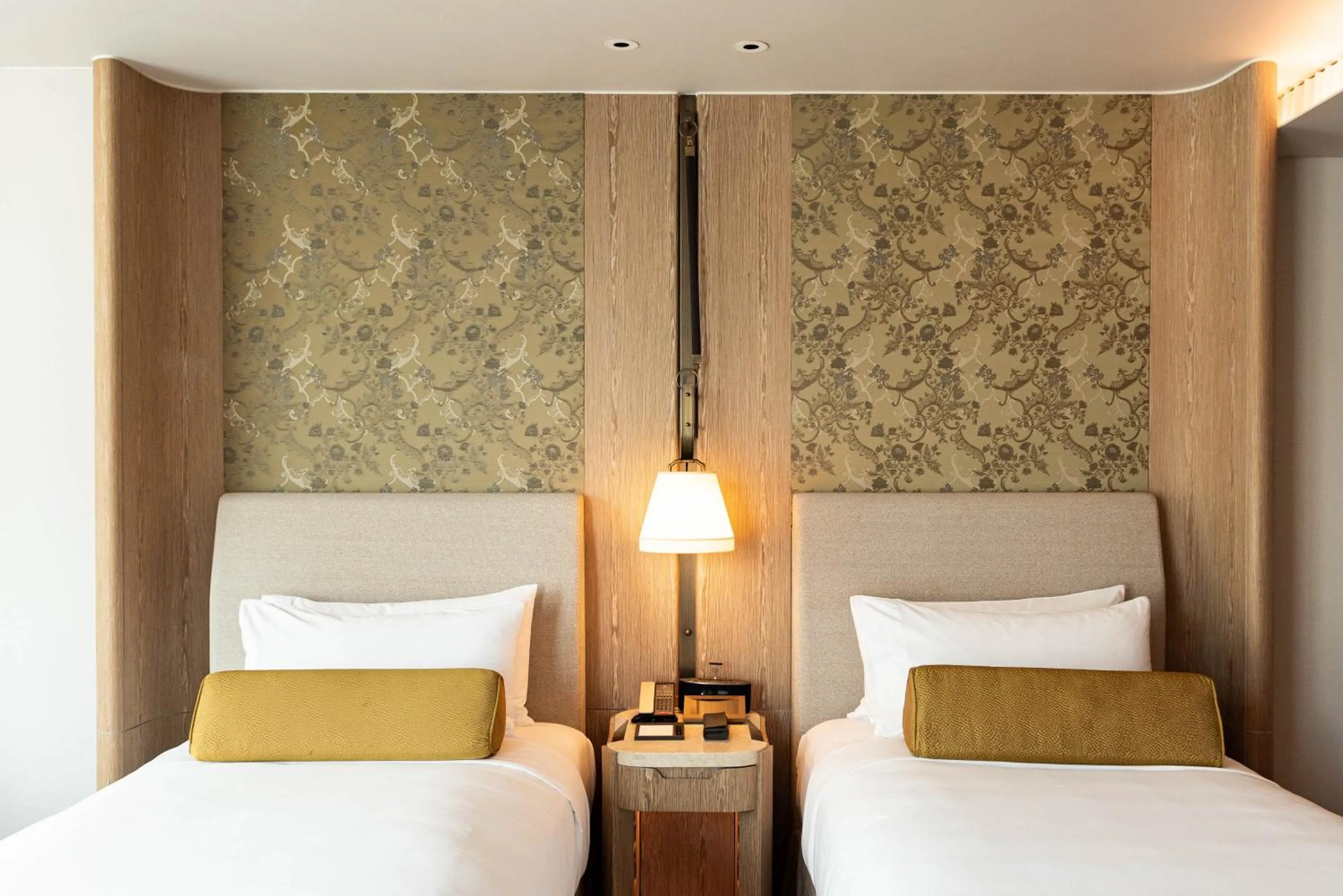 Deluxe Twin Room in Waldorf Astoria Bangkok