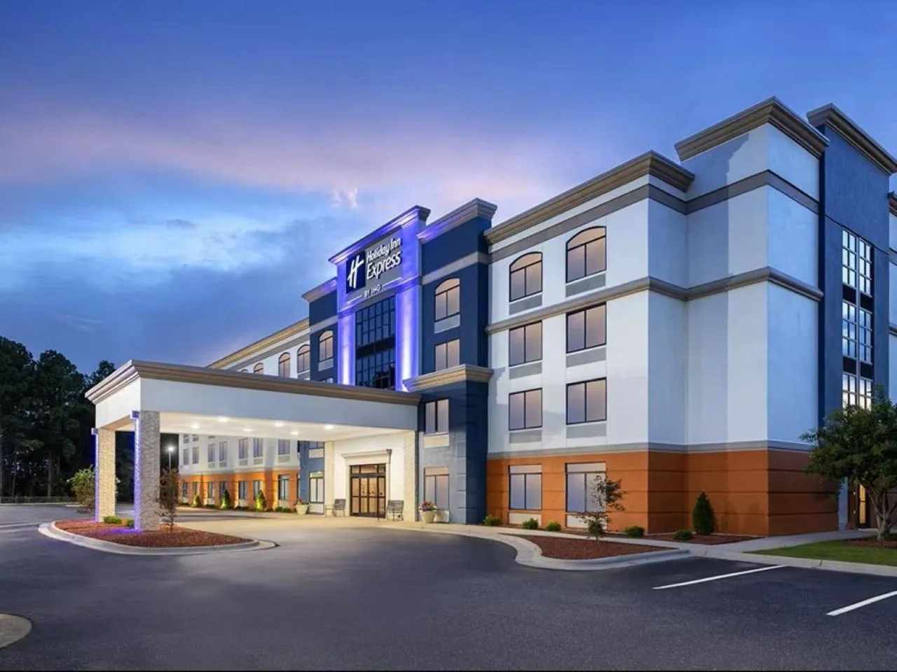Holiday Inn Express & Suites Raleigh West - Lenovo Center by IHG
