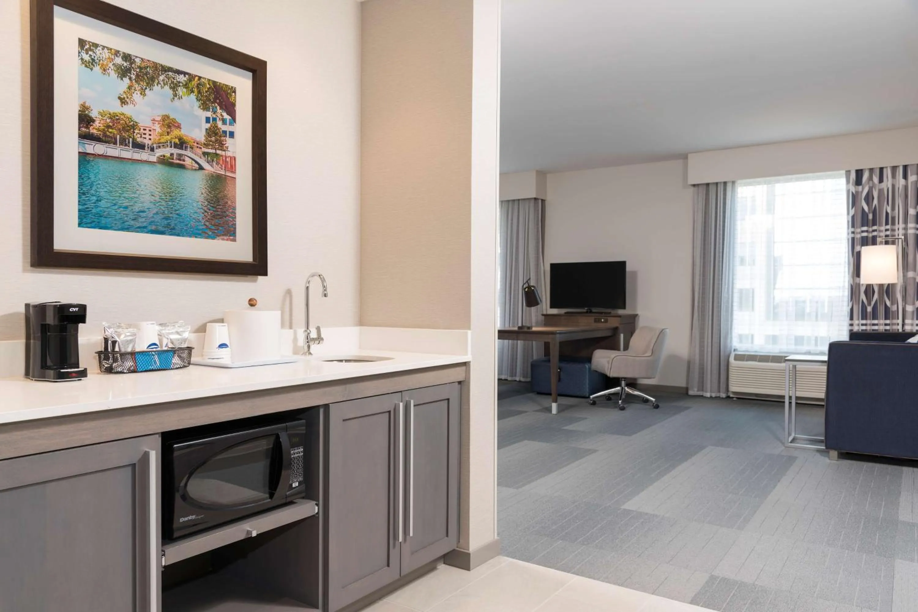 King Studio Suite - Non Smoking in Hampton Inn & Suites Indianapolis-Keystone, IN