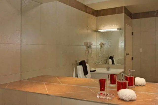 Executive One-Bedroom Suite in Kiwi Studios Motel