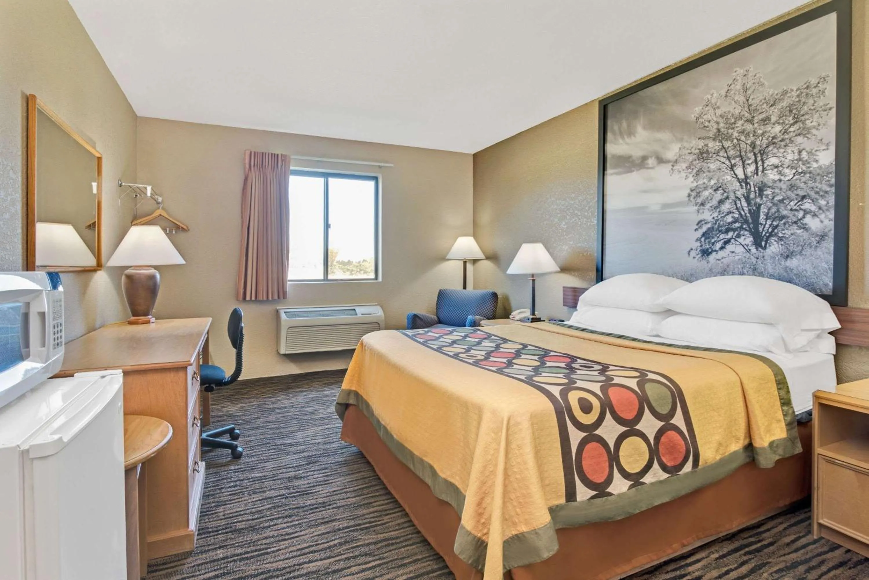 Deluxe King Room - Non-Smoking (3 Adults) in Super 8 by Wyndham Spokane/West
