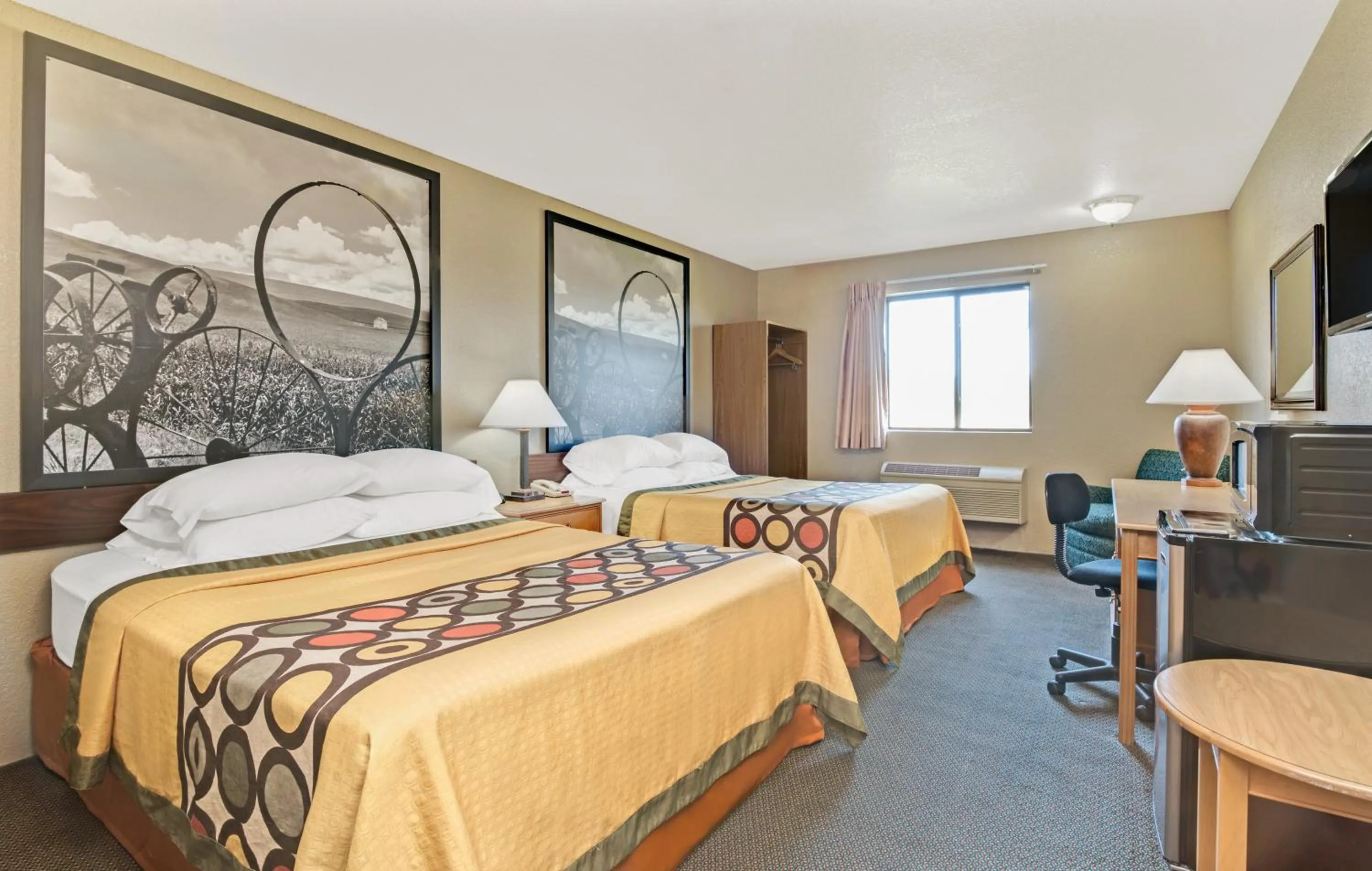 Queen Family Room with Two Queen Beds - Non-Smoking in Super 8 by Wyndham Spokane/West