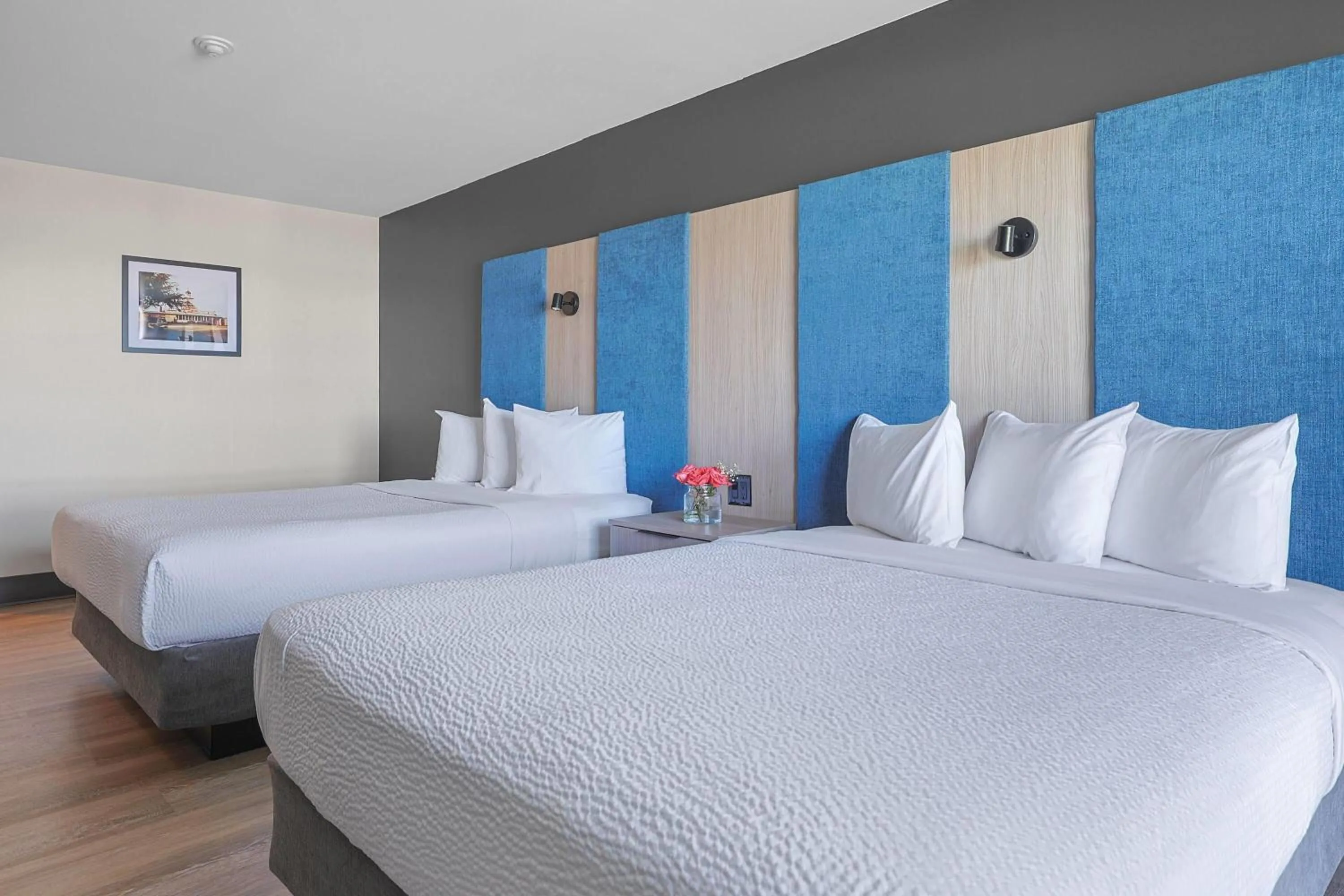 Lakeview Accessible 2 Queen, Balcony in The Jordan Hotel Ramada by Wyndham