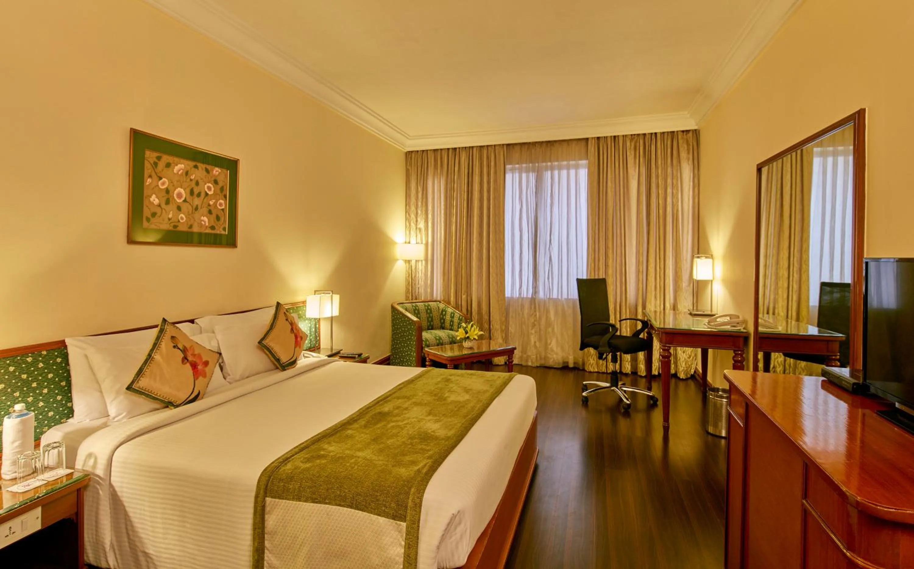 Executive Suite with bathtub & 10% Discount on Food & Beverages - single occupancy in Royal Orchid Central Bangalore, MG Road