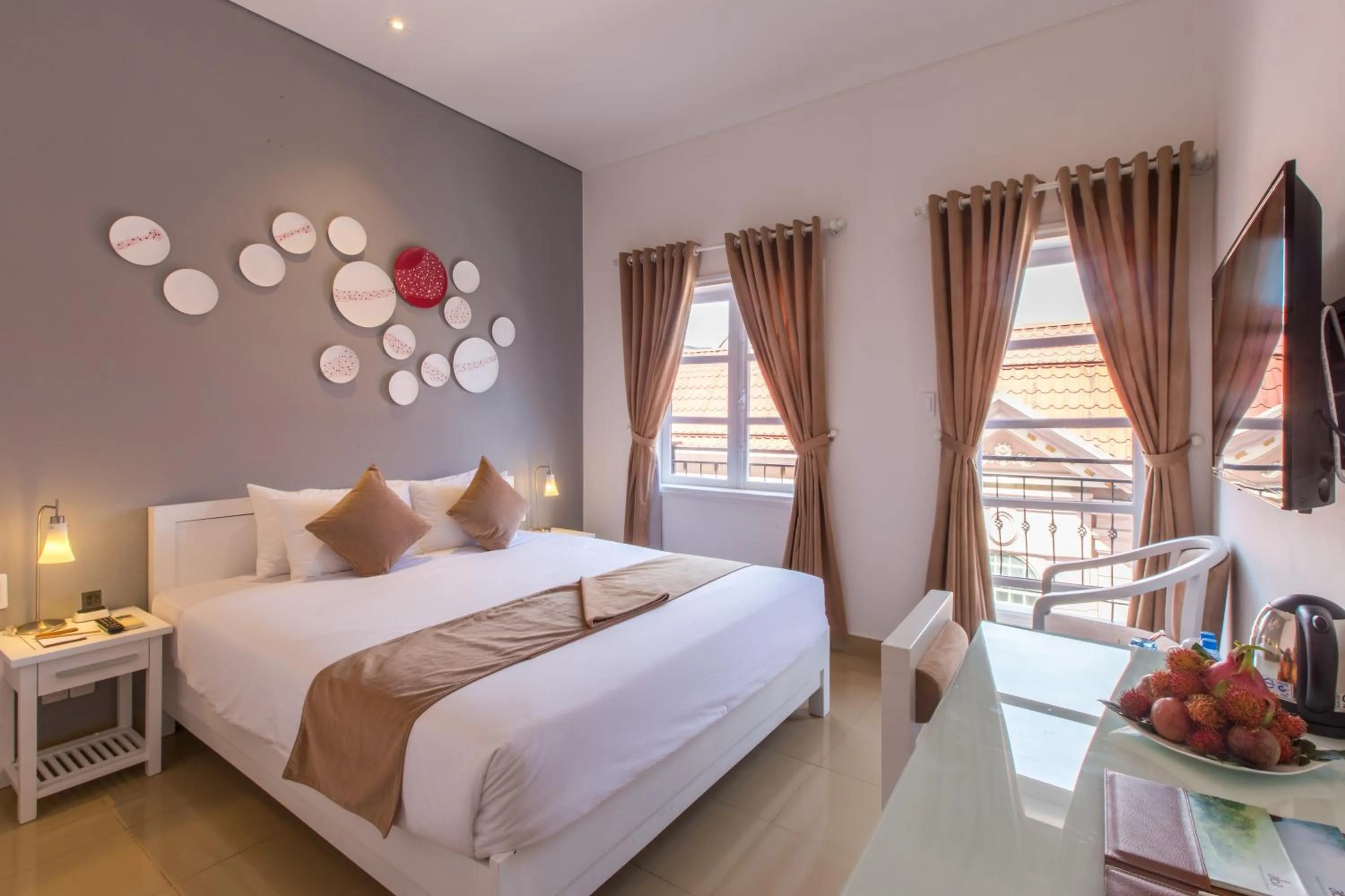 Deluxe Double or Twin Room with City View in Alba Hotel