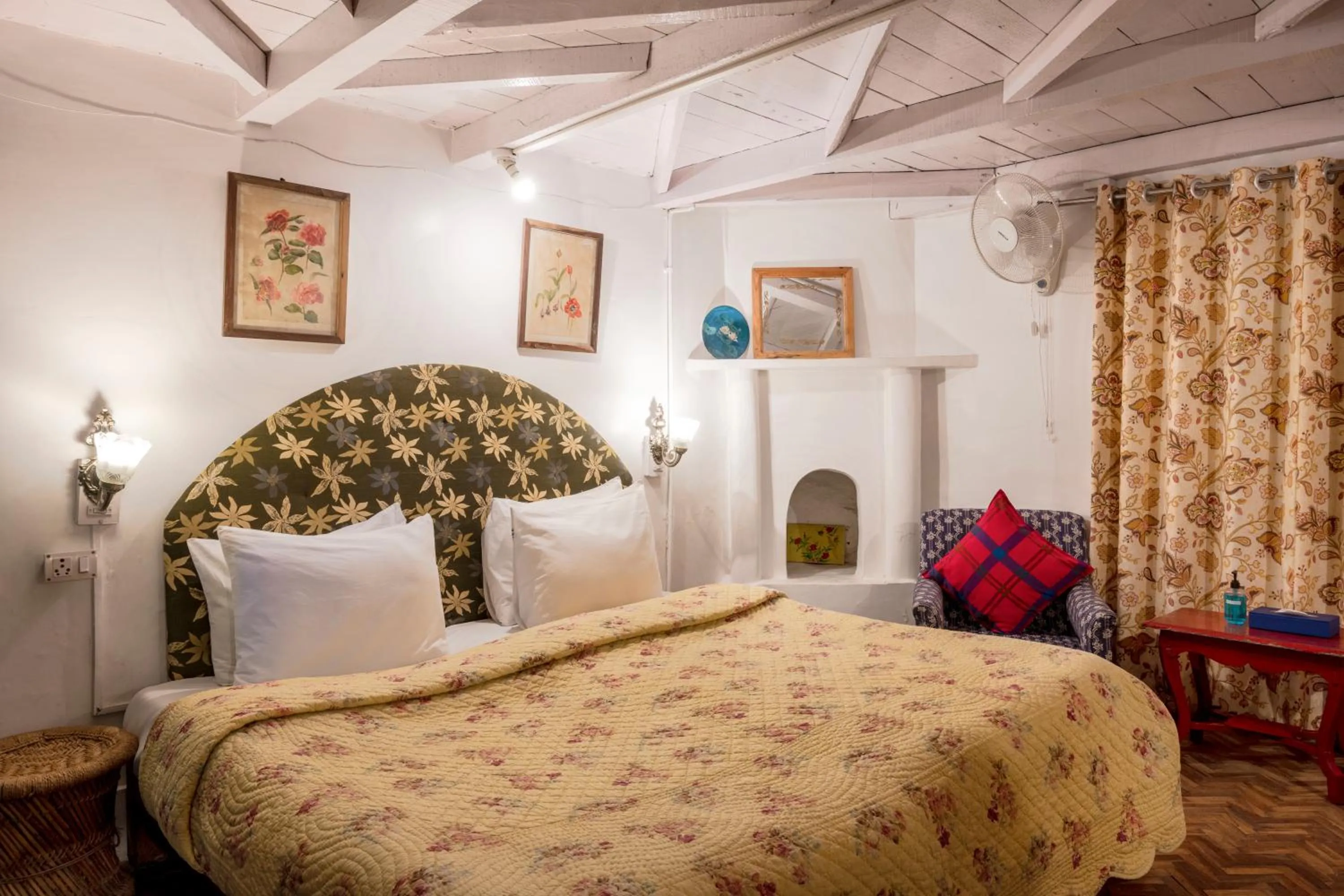 Standard Double Room in ROSASTAYS Jeolikote