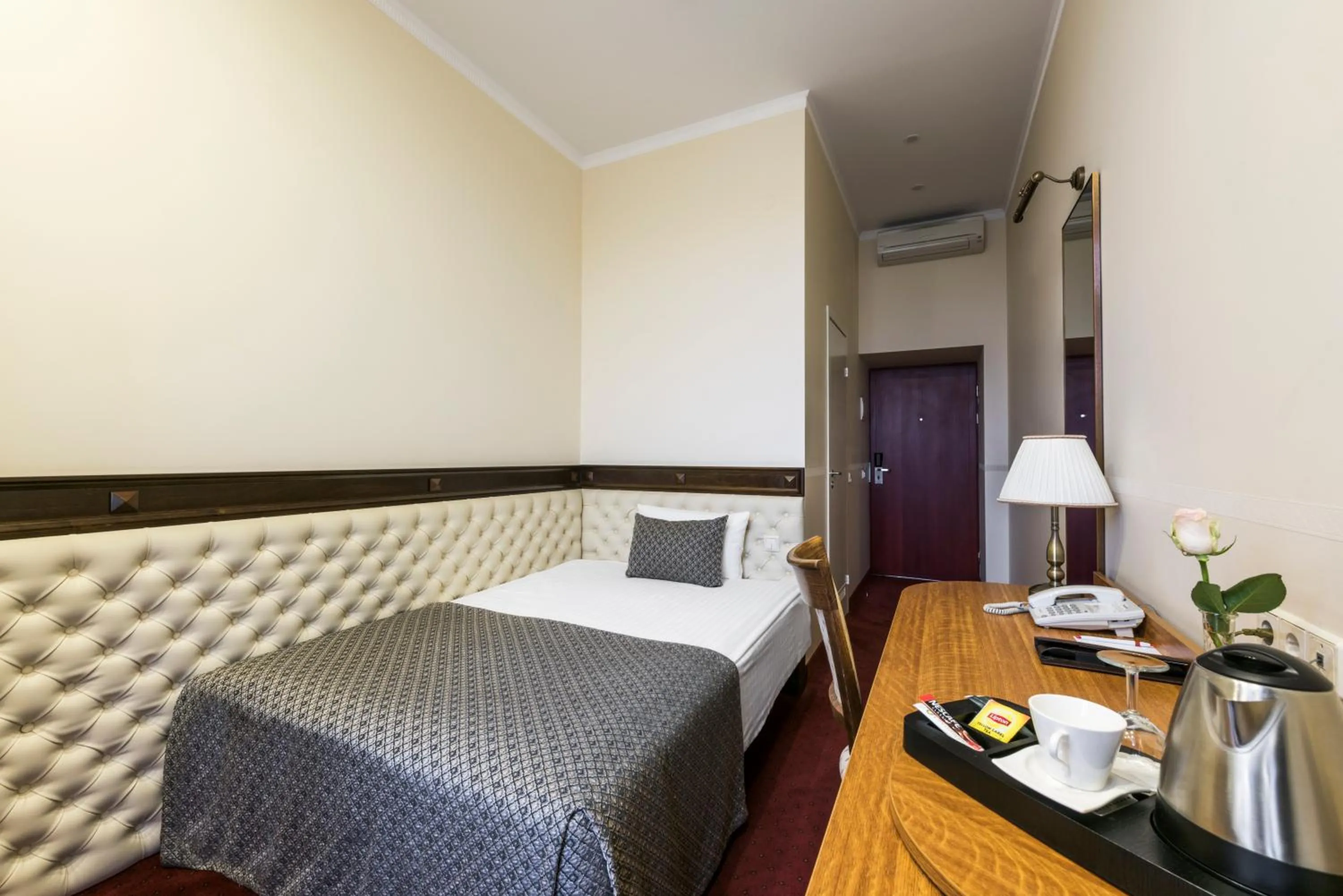 Single Room - single occupancy in Congress Hotel