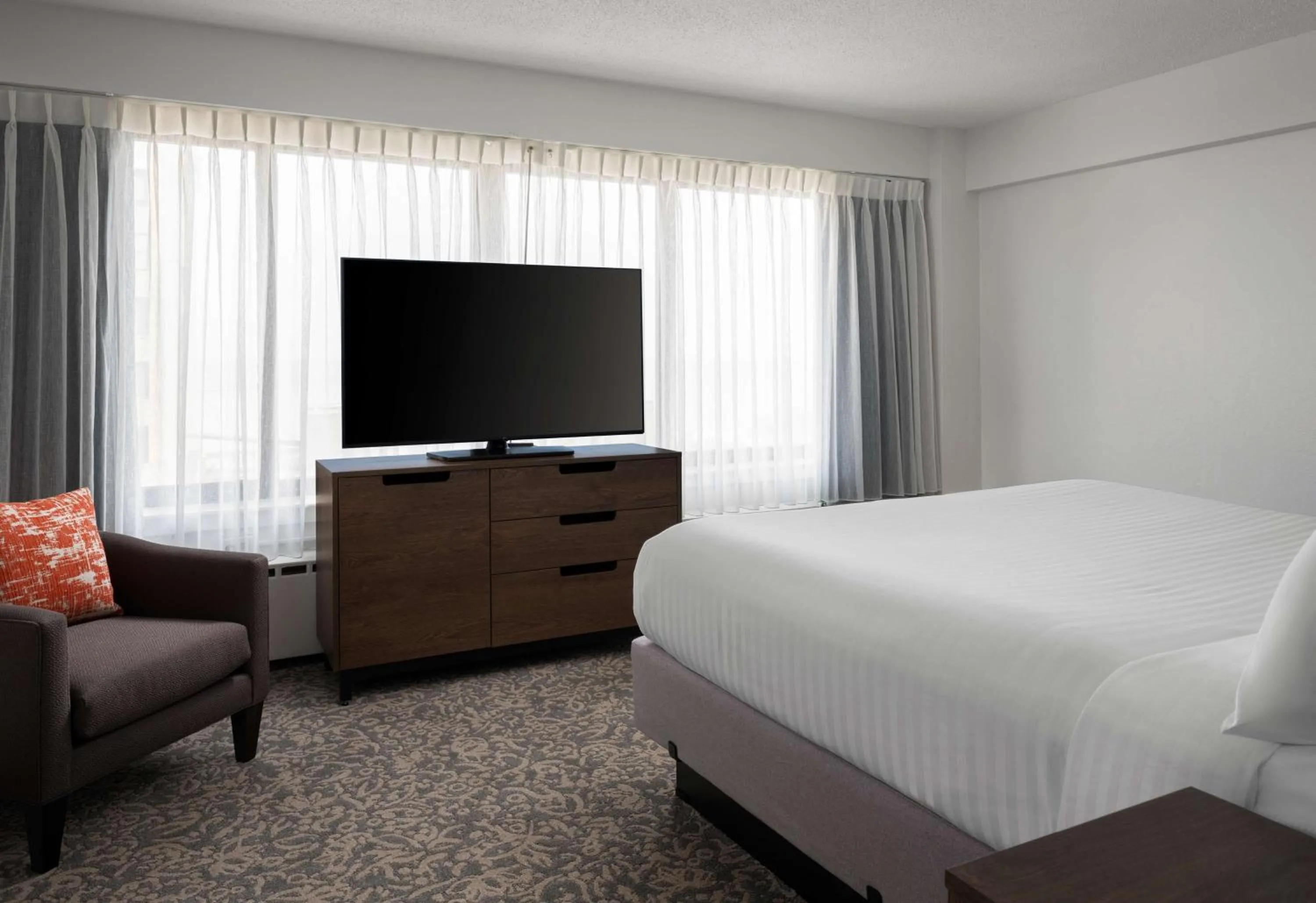 Mobility Accessible Two Bedroom Suite - King & Queen - Tub in Sonesta ES Suites Chicago Downtown Magnificent Mile Medical