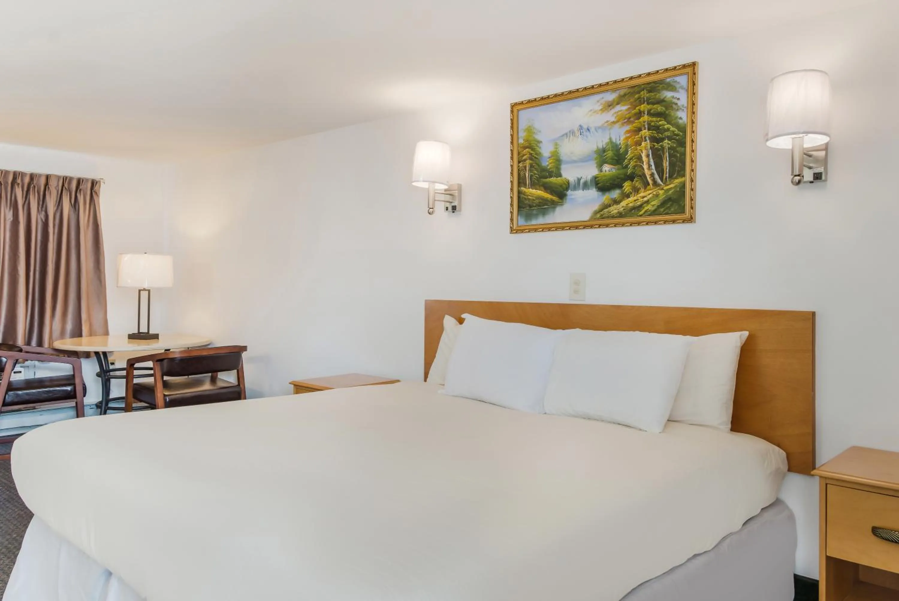 King Room in Americas Best Value Inn Hyannis