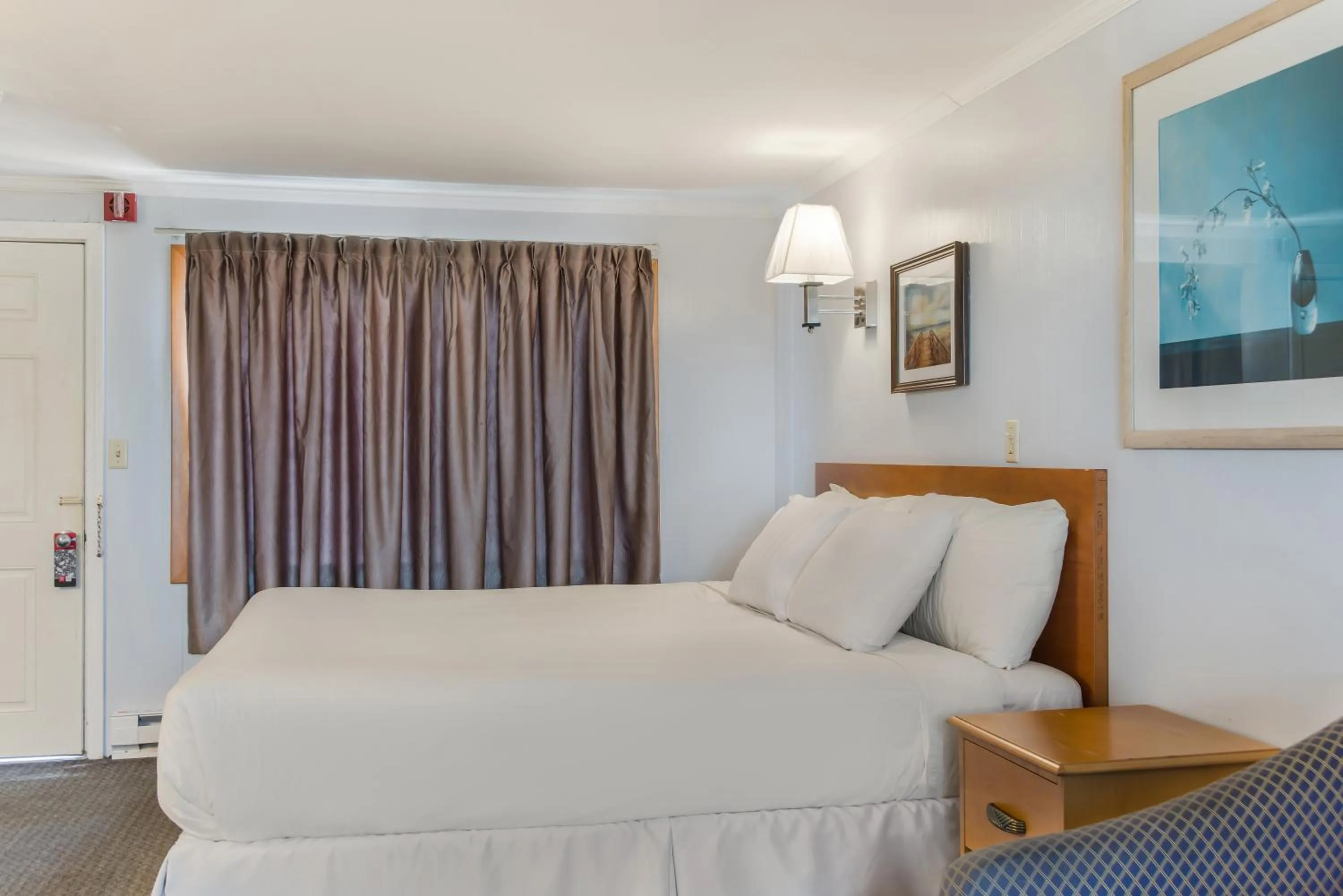 King Room - Disability Access in Americas Best Value Inn Hyannis