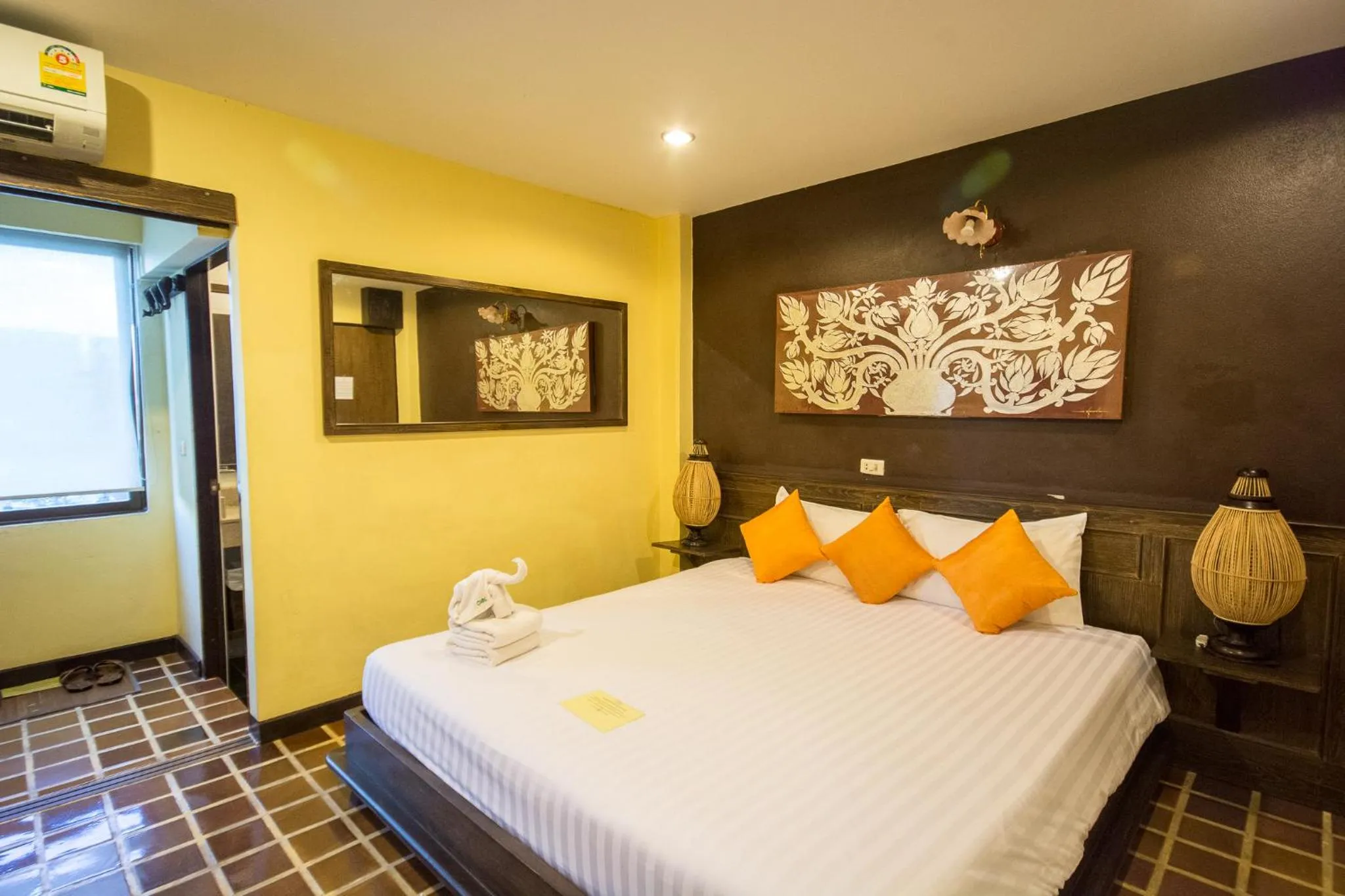 Deluxe Double Room in CM Night Bazaar Boutique Hotel - โรงแรม ซี เอ็ม ไนท์บาซาร์ บูทีค