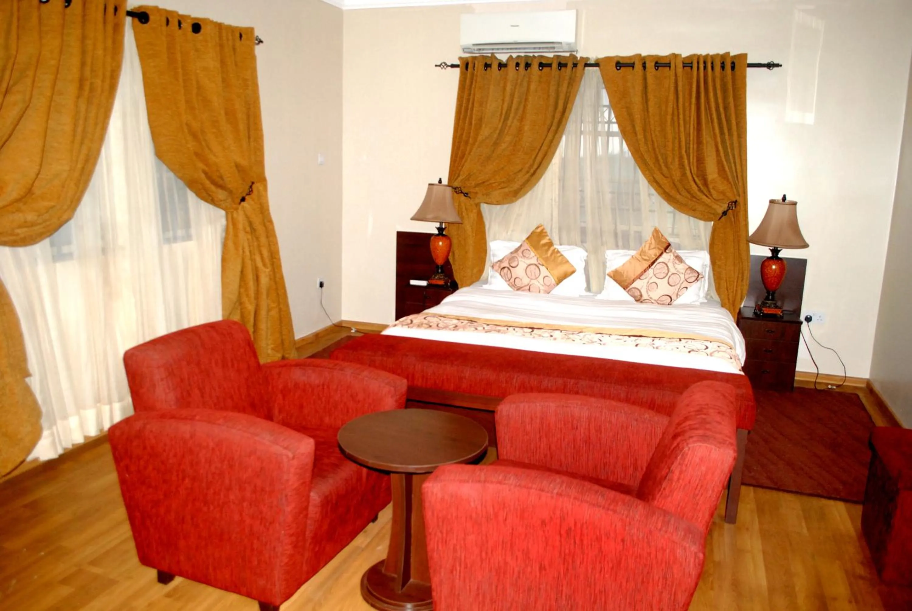 Suite with Balcony in Grand Inn & Suites