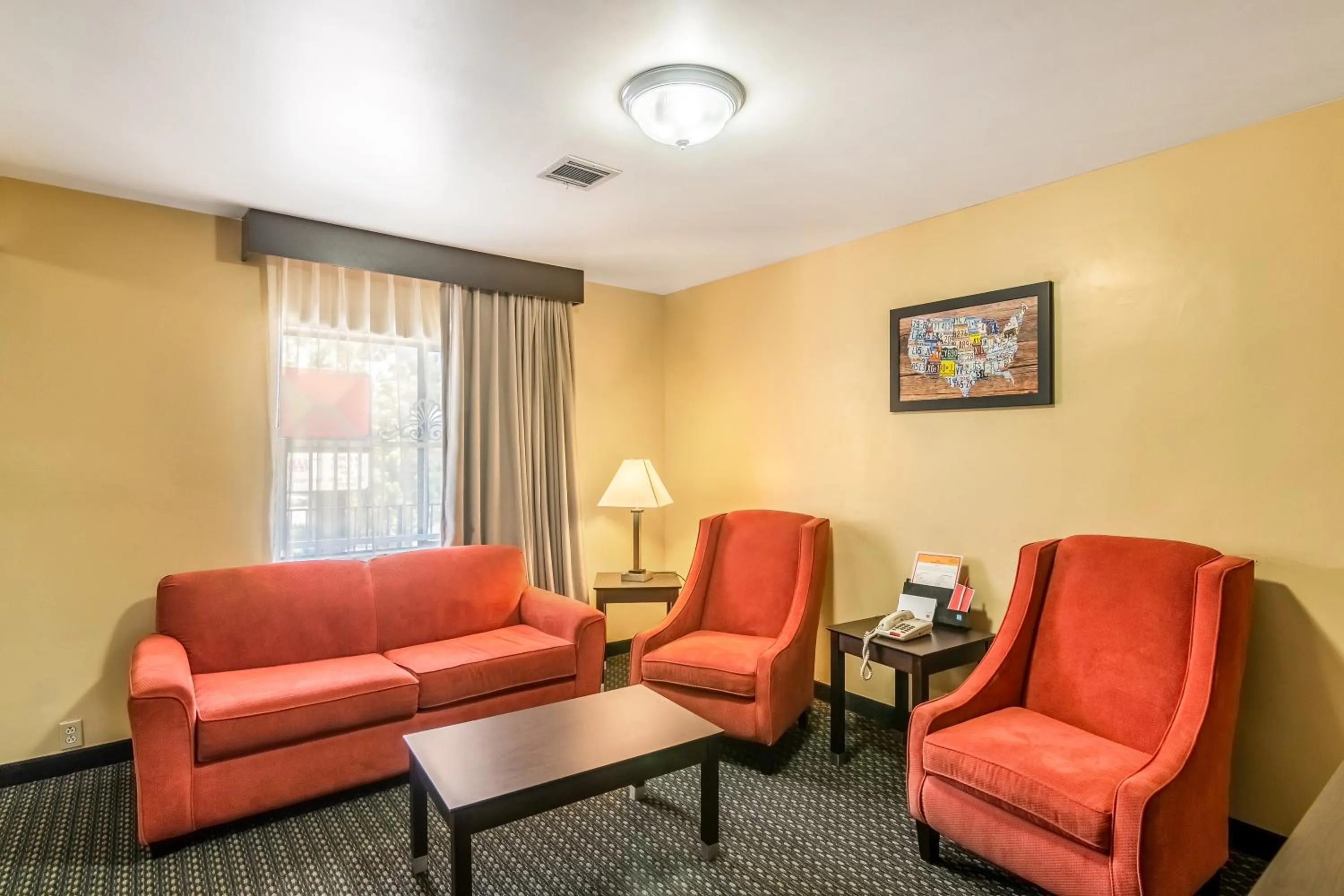 One-Bedroom Suite in Glenridge Inn Glendale - Pasadena