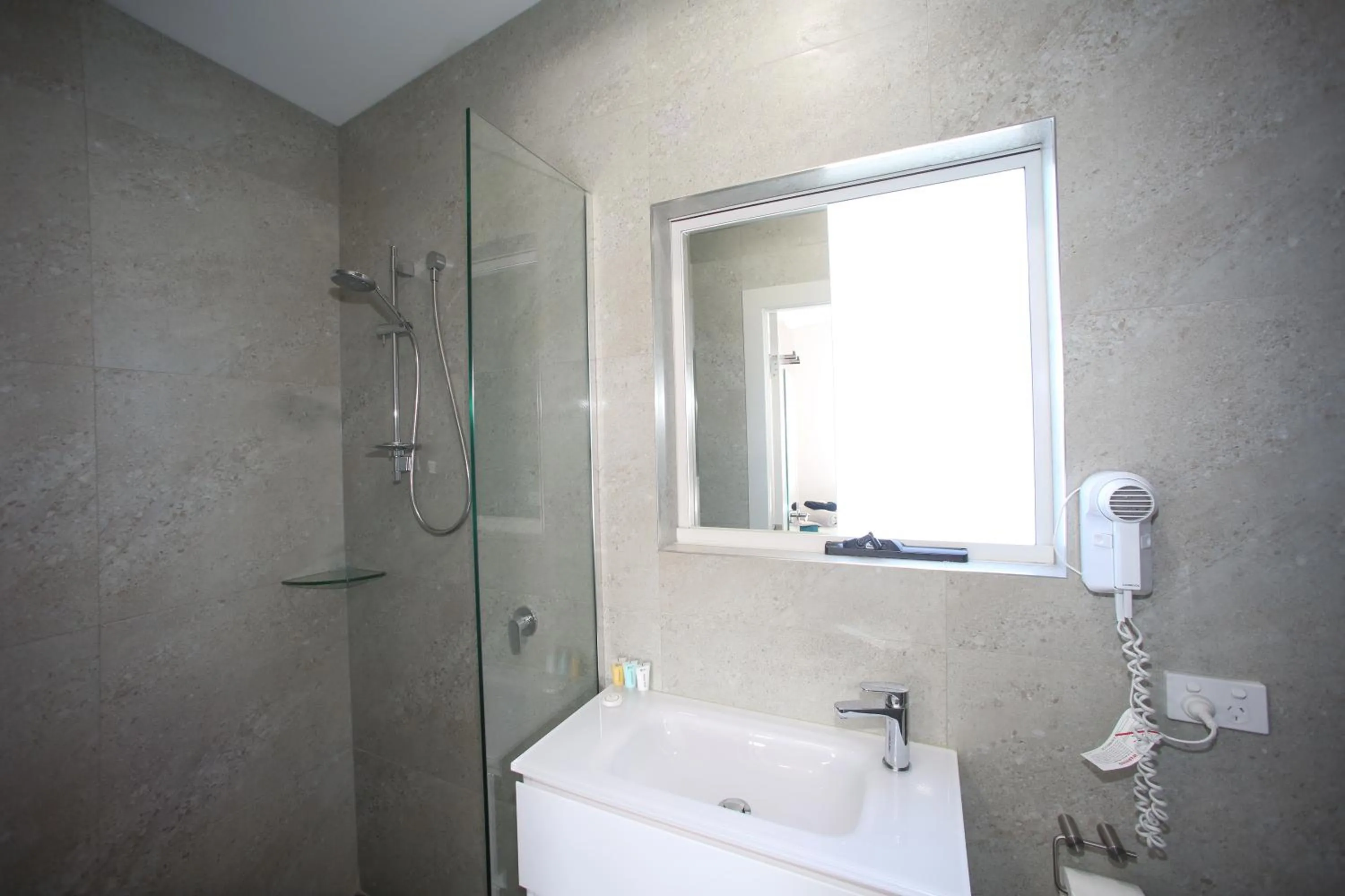 Small Studio Apartment in Jesmond Executive Villas