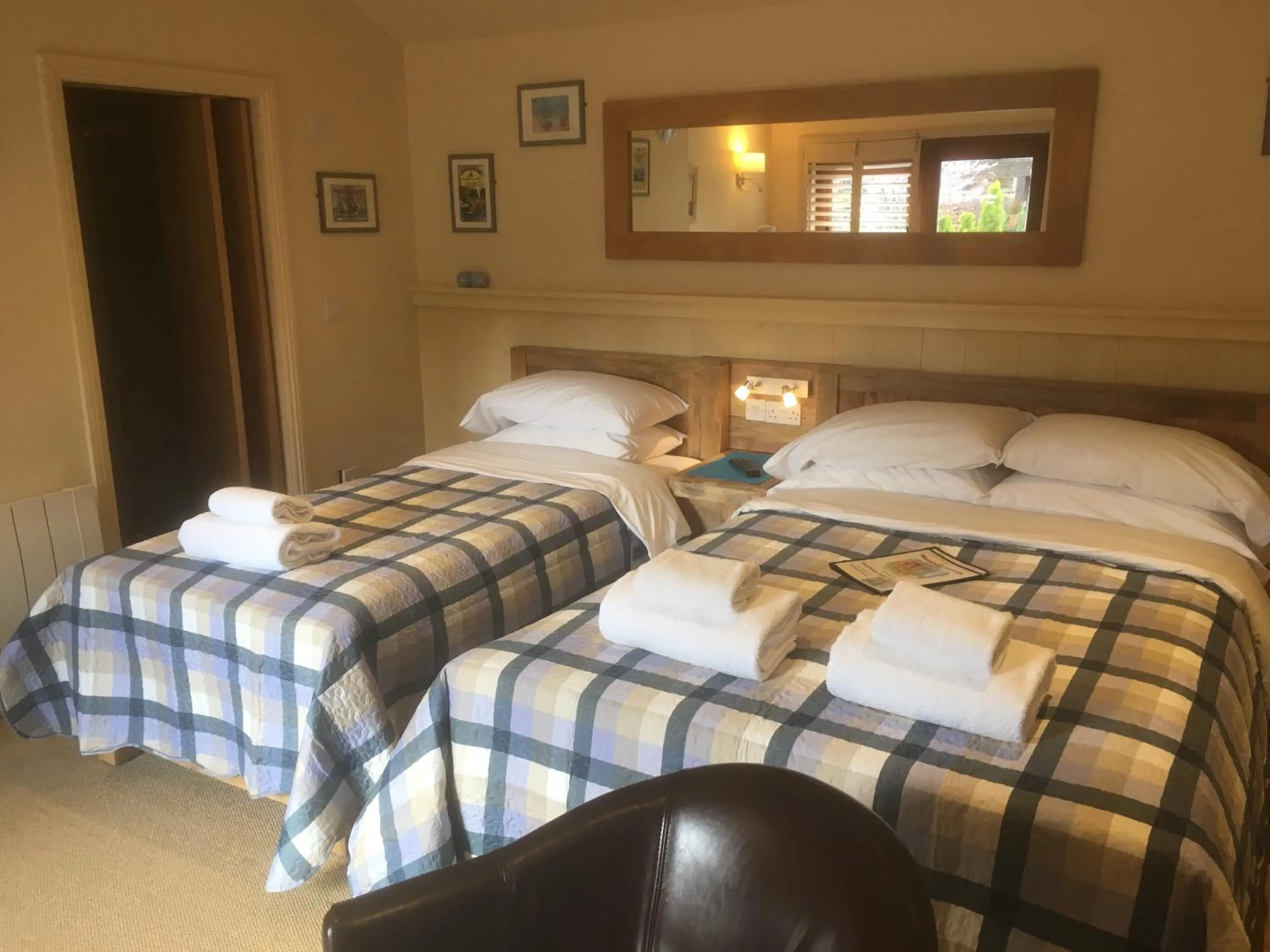 Deluxe Twin Room in Widbrook Barns