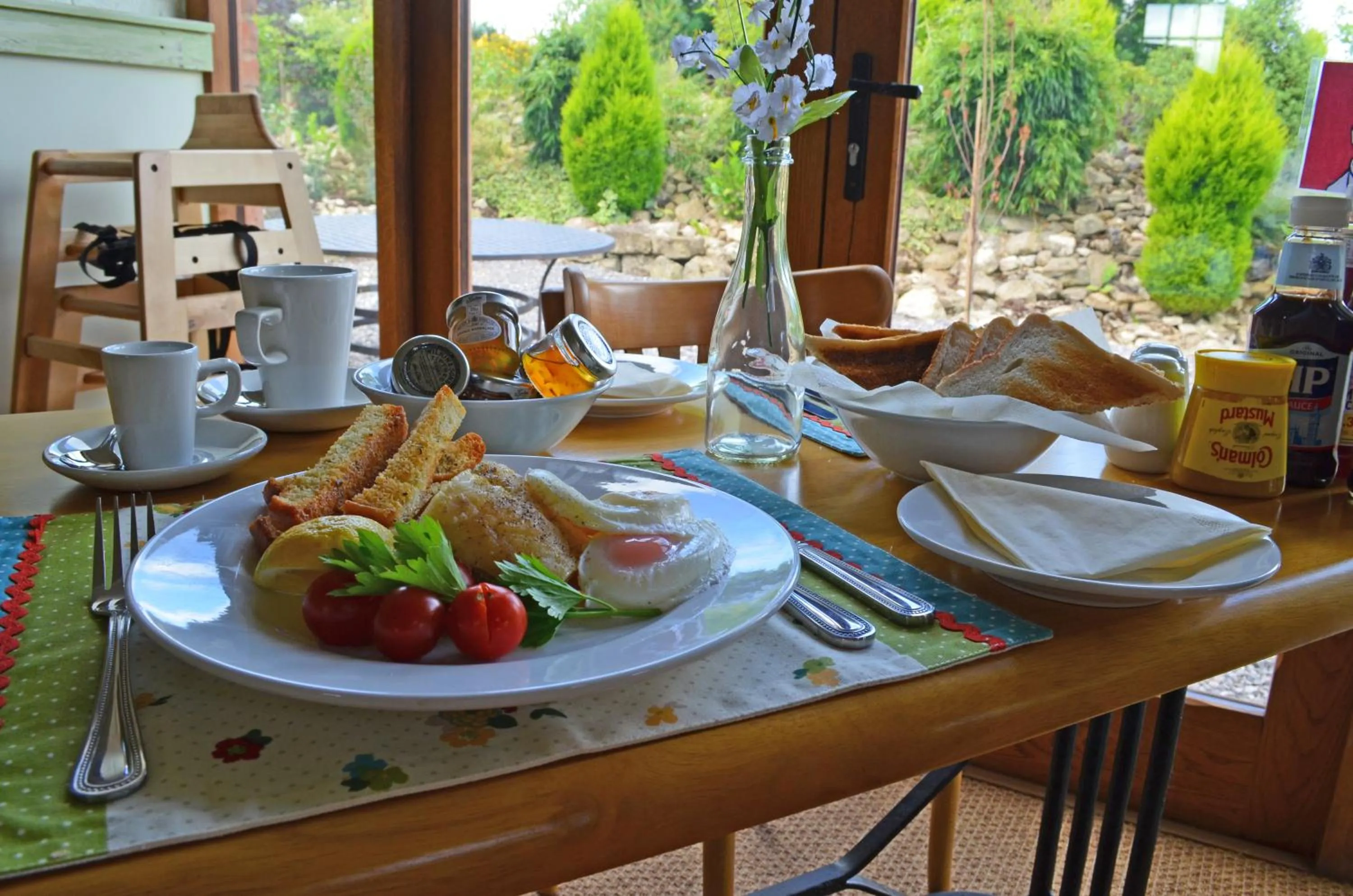 Deluxe Twin Room in Widbrook Barns