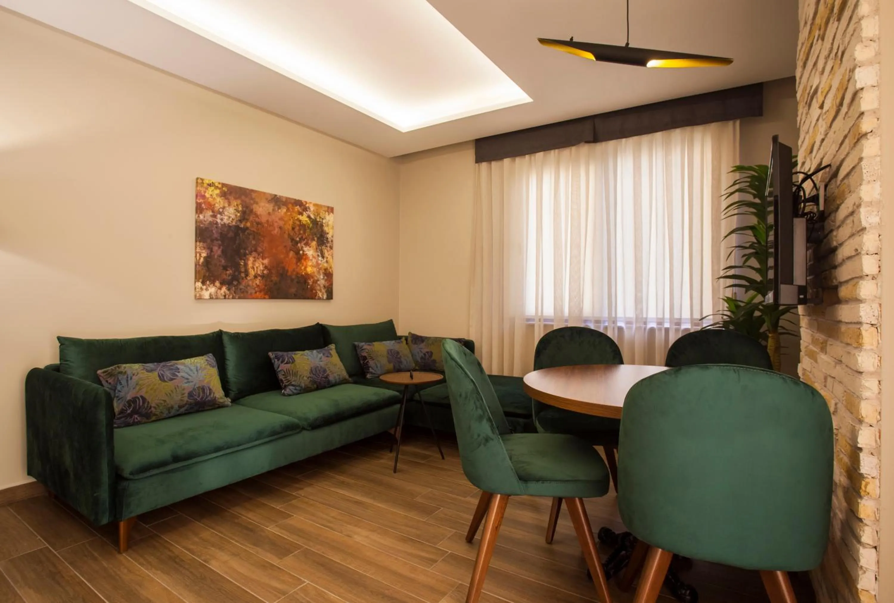 Maxuite Hotel in Home