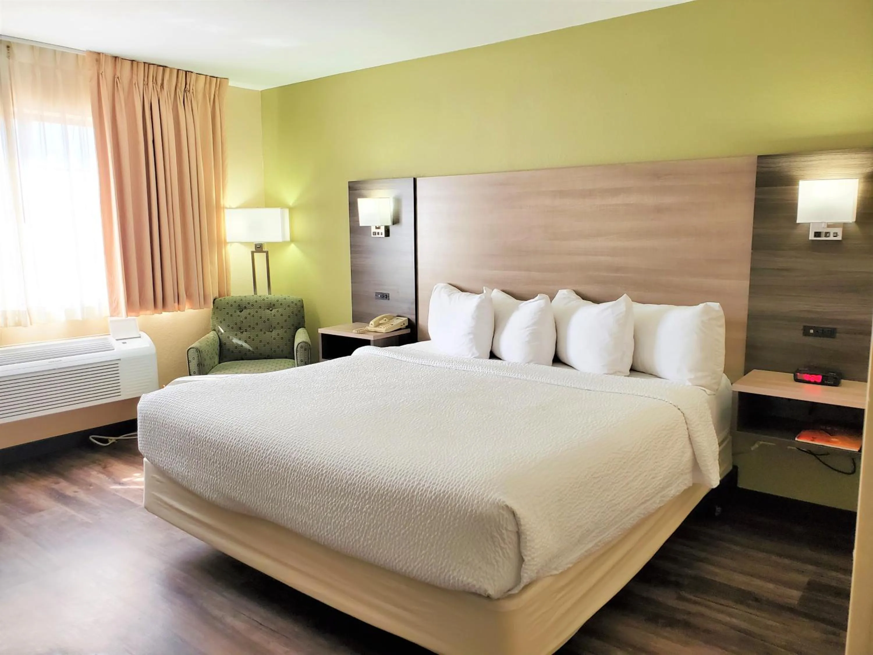 King Room - Disability Access/Non-Smoking in Baymont by Wyndham Santa Fe