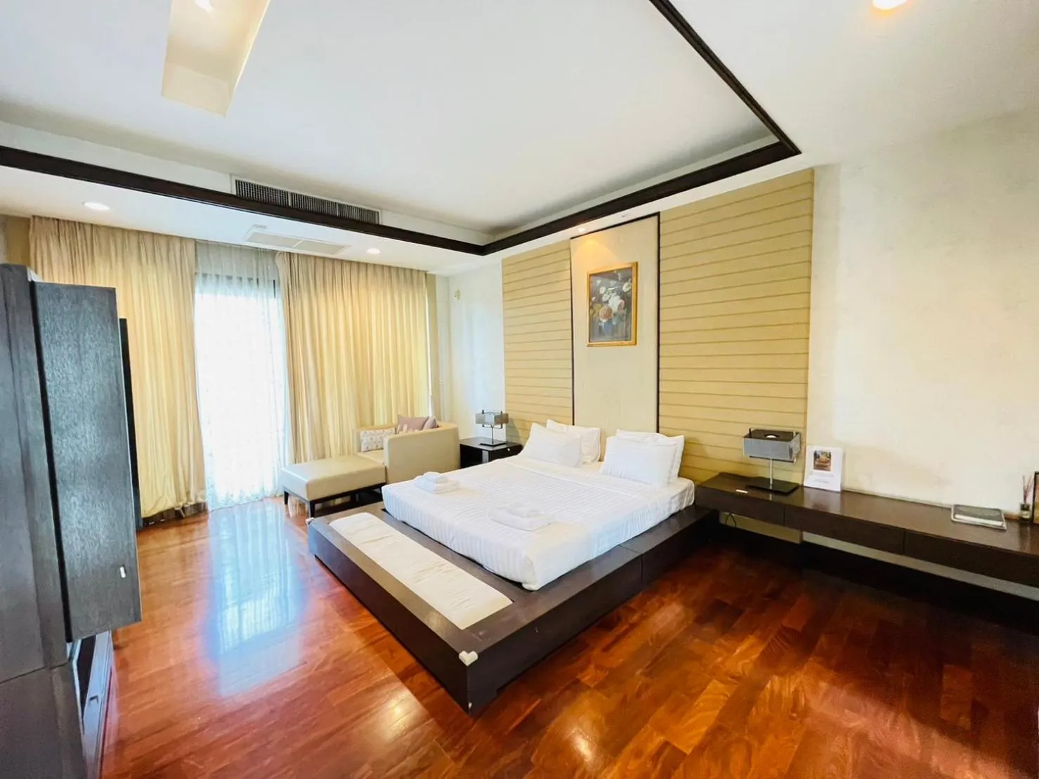 Deluxe Double Room with Bath in Royal Sammuk Villa