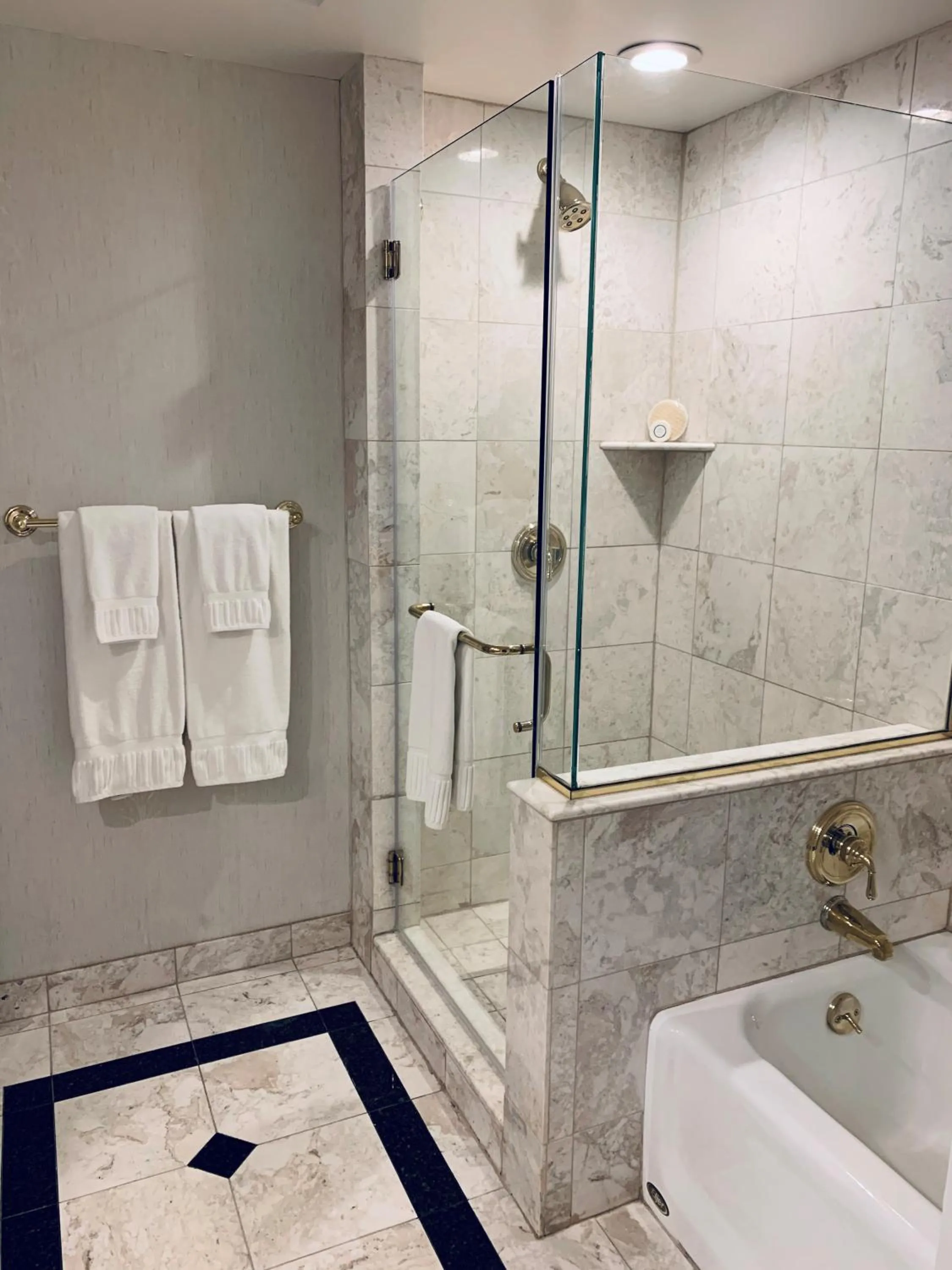 Luxury King Room in Market Pavilion Hotel