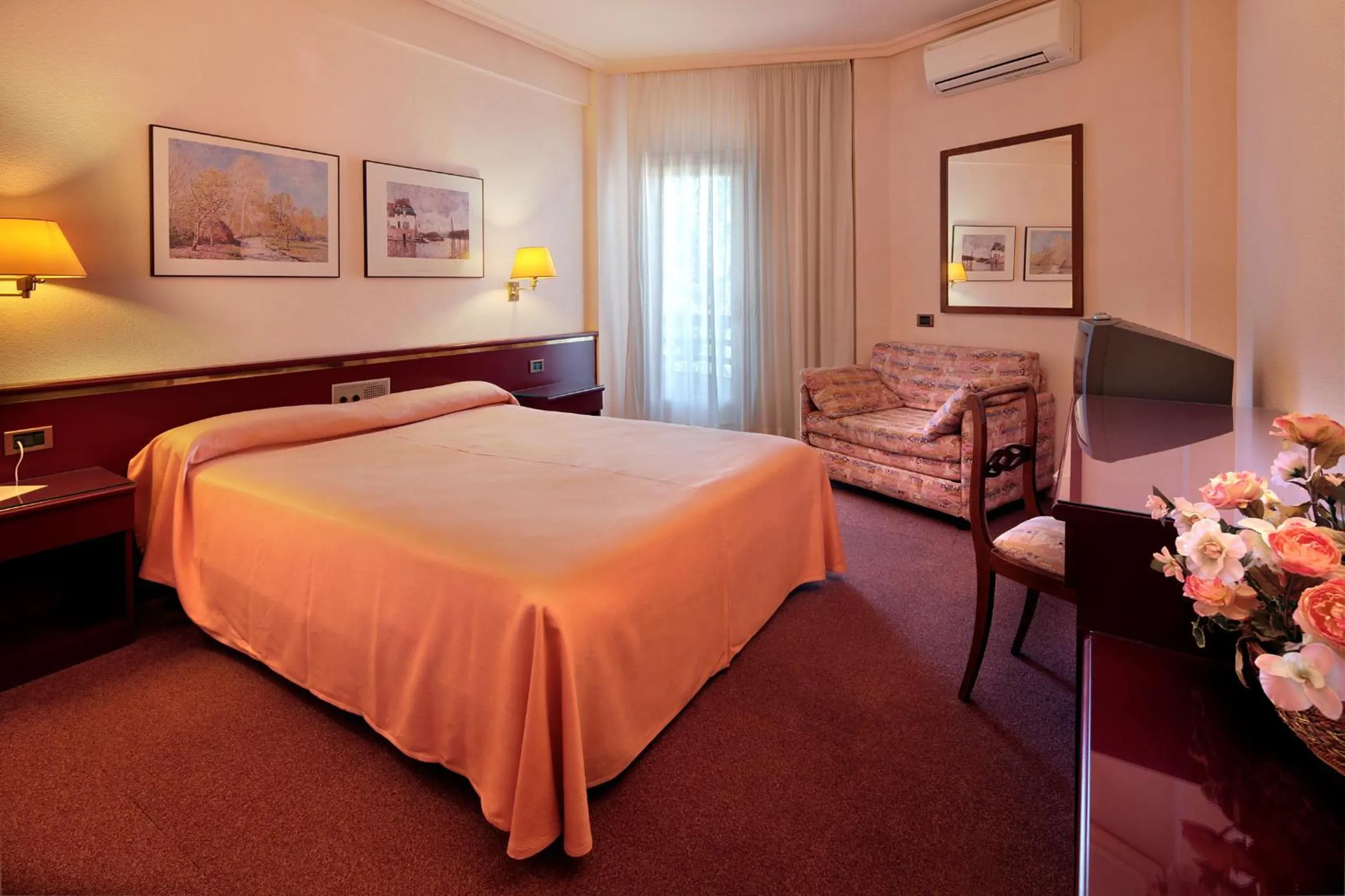 Double or Twin Room in Hotel Rey Sancho Ramírez Somontano SL