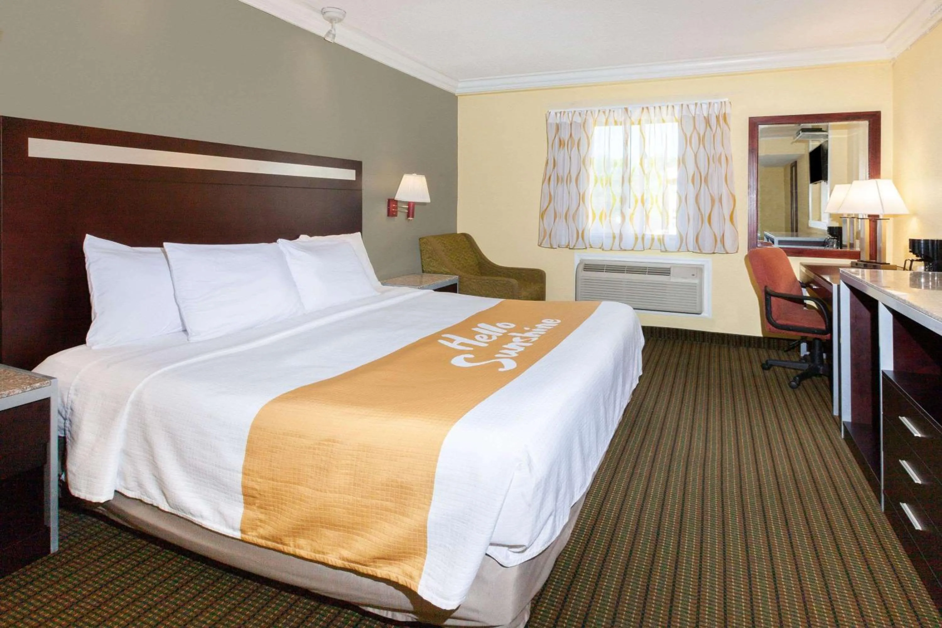 King Room - Non-Smoking in Days Inn by Wyndham Nanuet / Spring Valley