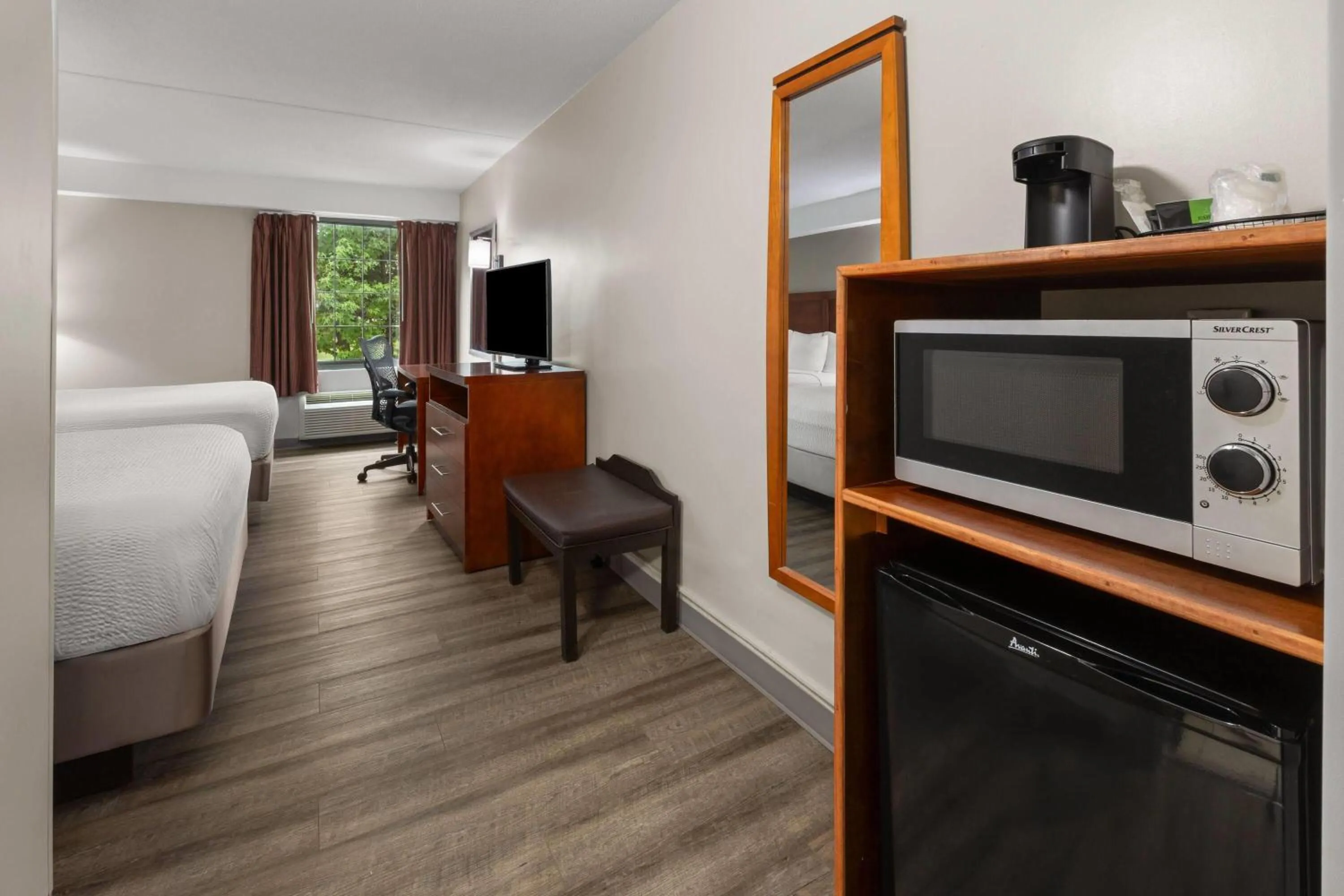 Double Room with Two Double Beds - Smoking in Days Inn by Wyndham Dumfries Quantico