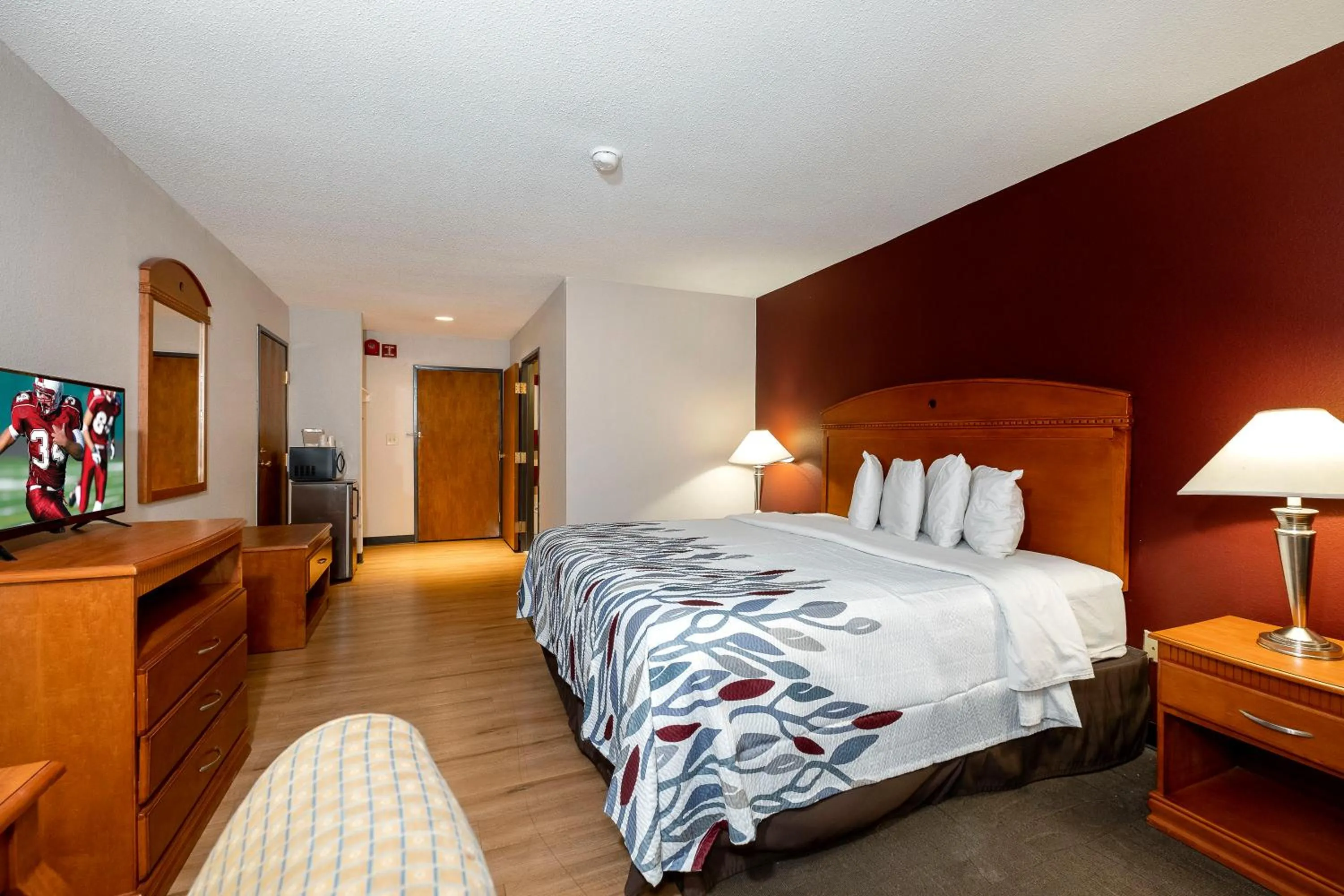 Standard King Room - Disability Access/Non-Smoking in Red Roof Inn Fulton