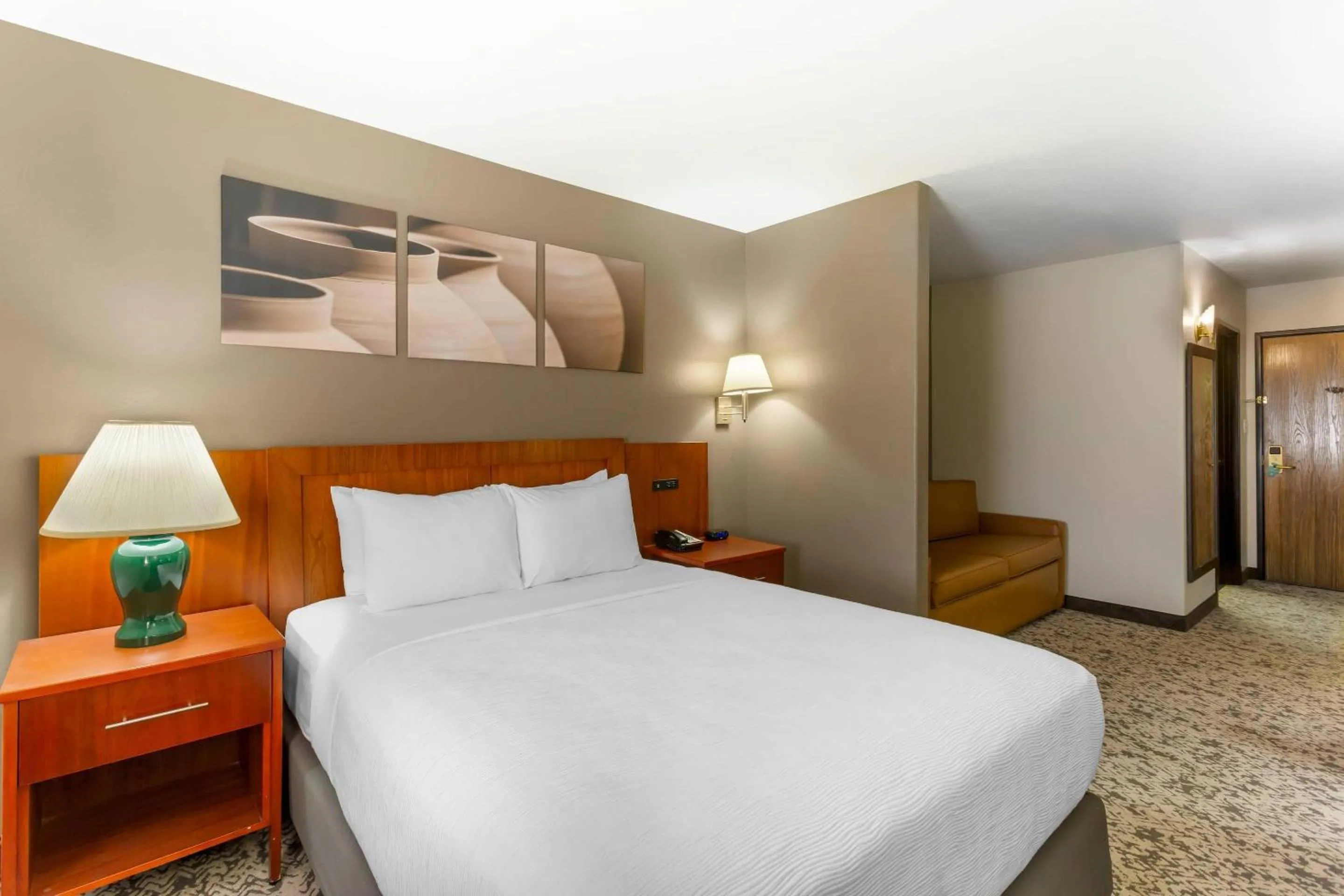 Queen Suite in Quality Inn & Suites Fillmore I-15