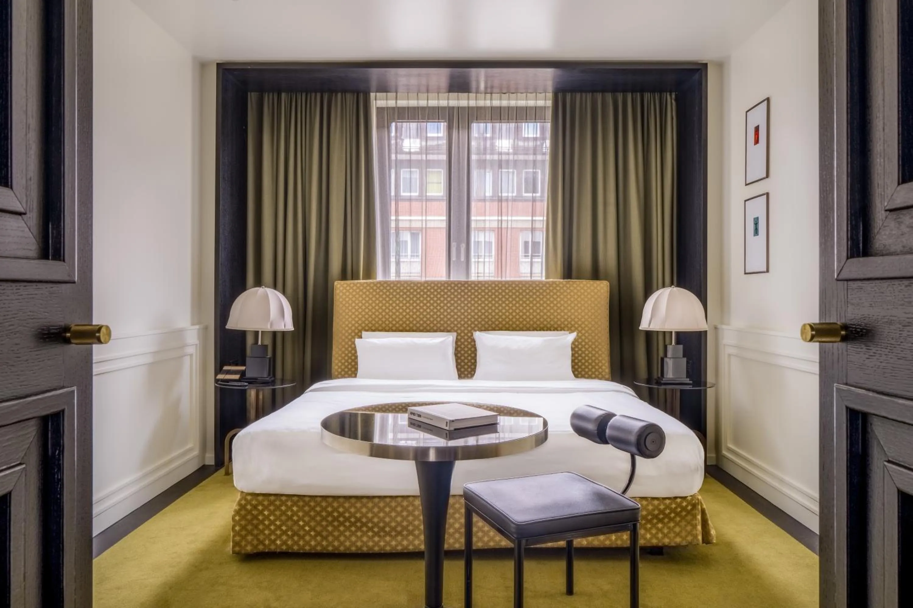 Deluxe King Room in Roomers Munich, Autograph Collection