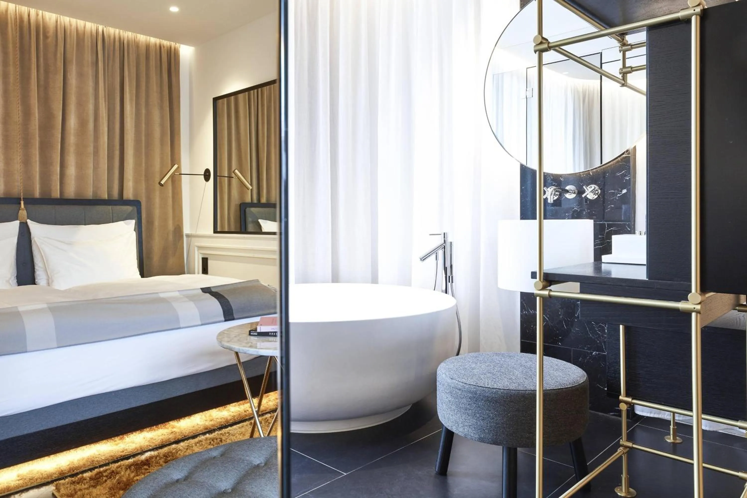 Premium Guest Room, Guest room, 1 King, Balcony in Roomers Munich, Autograph Collection
