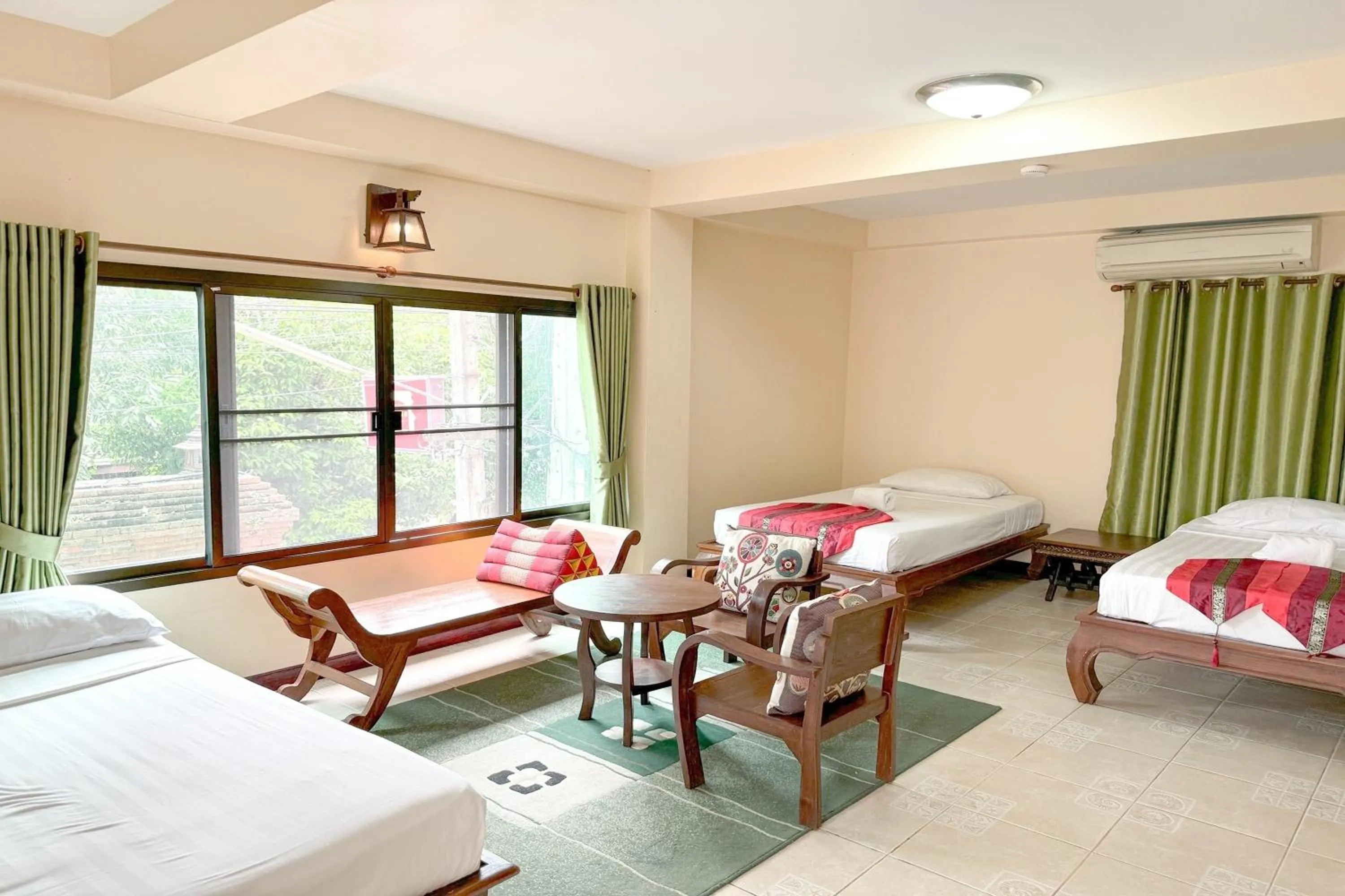 Family Room with Private Bathroom in SK House 2