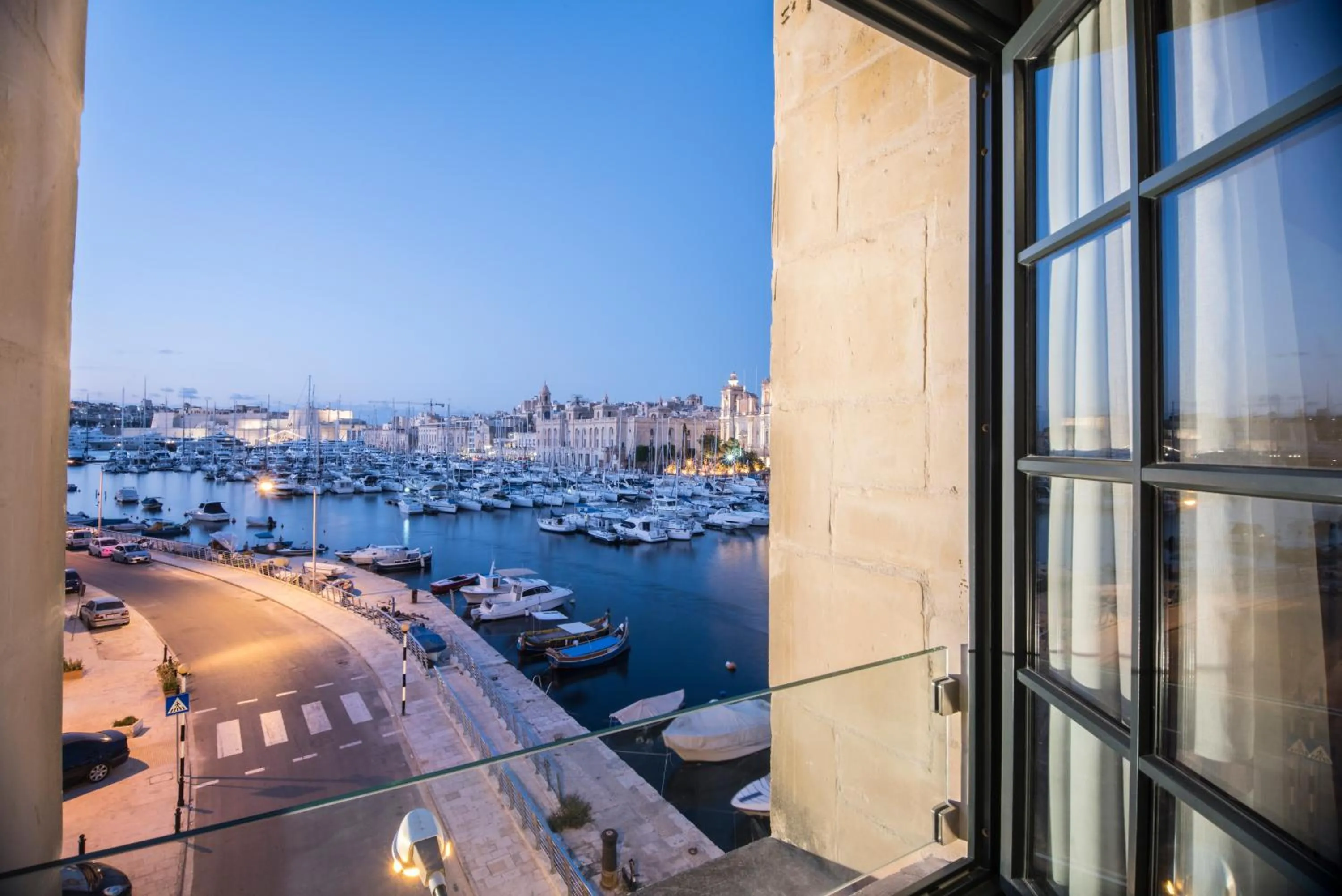 Suite with Harbor View in Cugo Gran Macina Malta