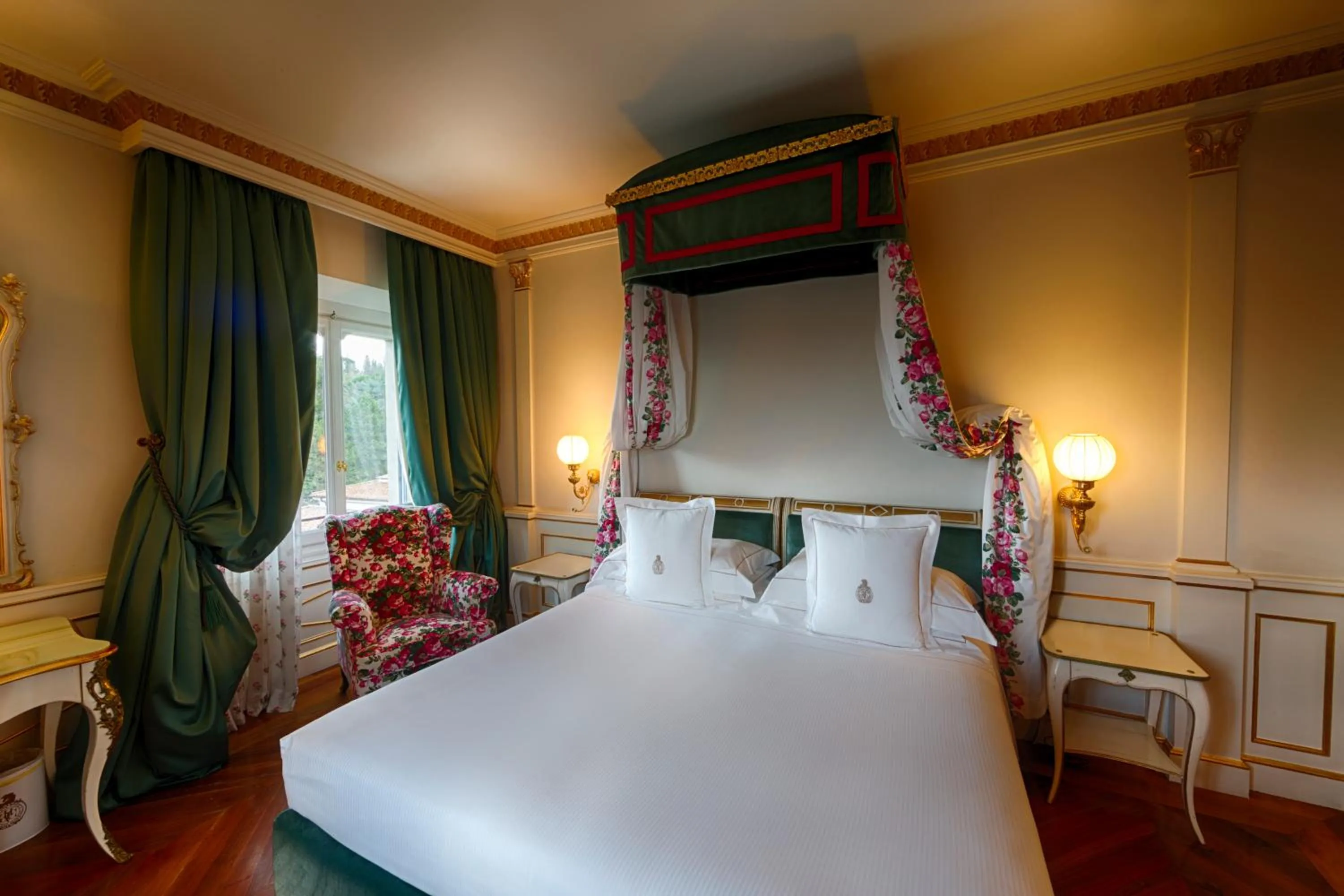 Superior Queen Room in Villa Cora